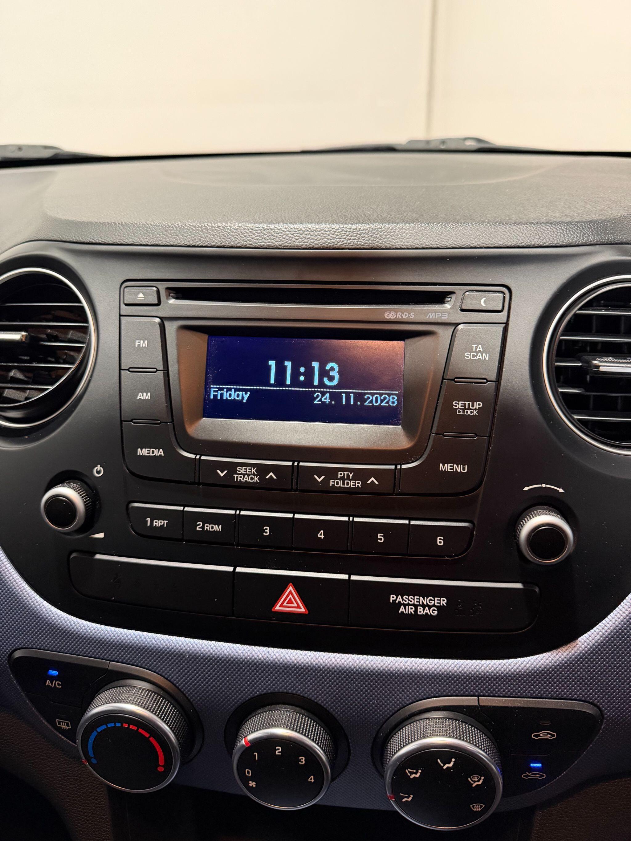 Hyundai i10 - Image 19