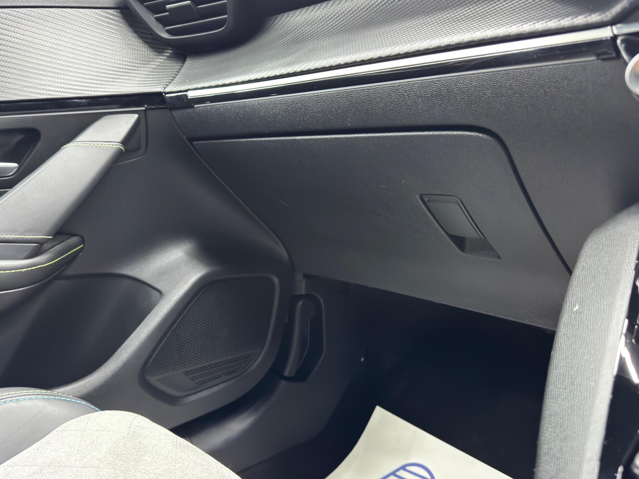 Peugeot E-208 - Image 35