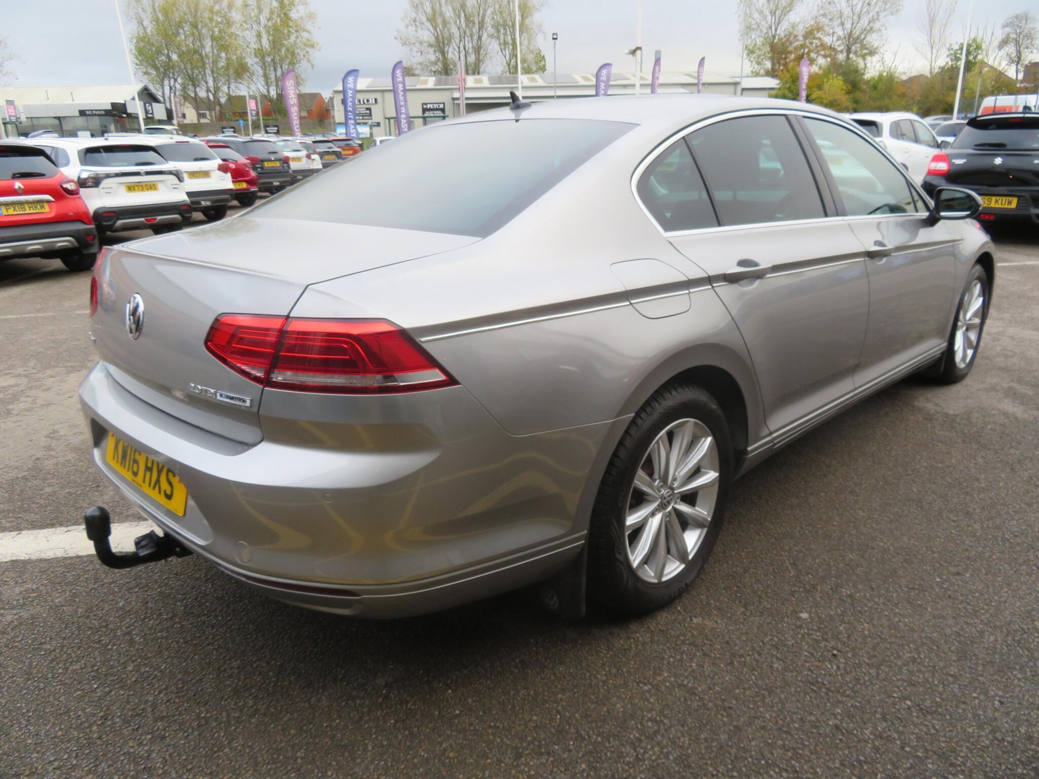 Volkswagen Passat - Image 9