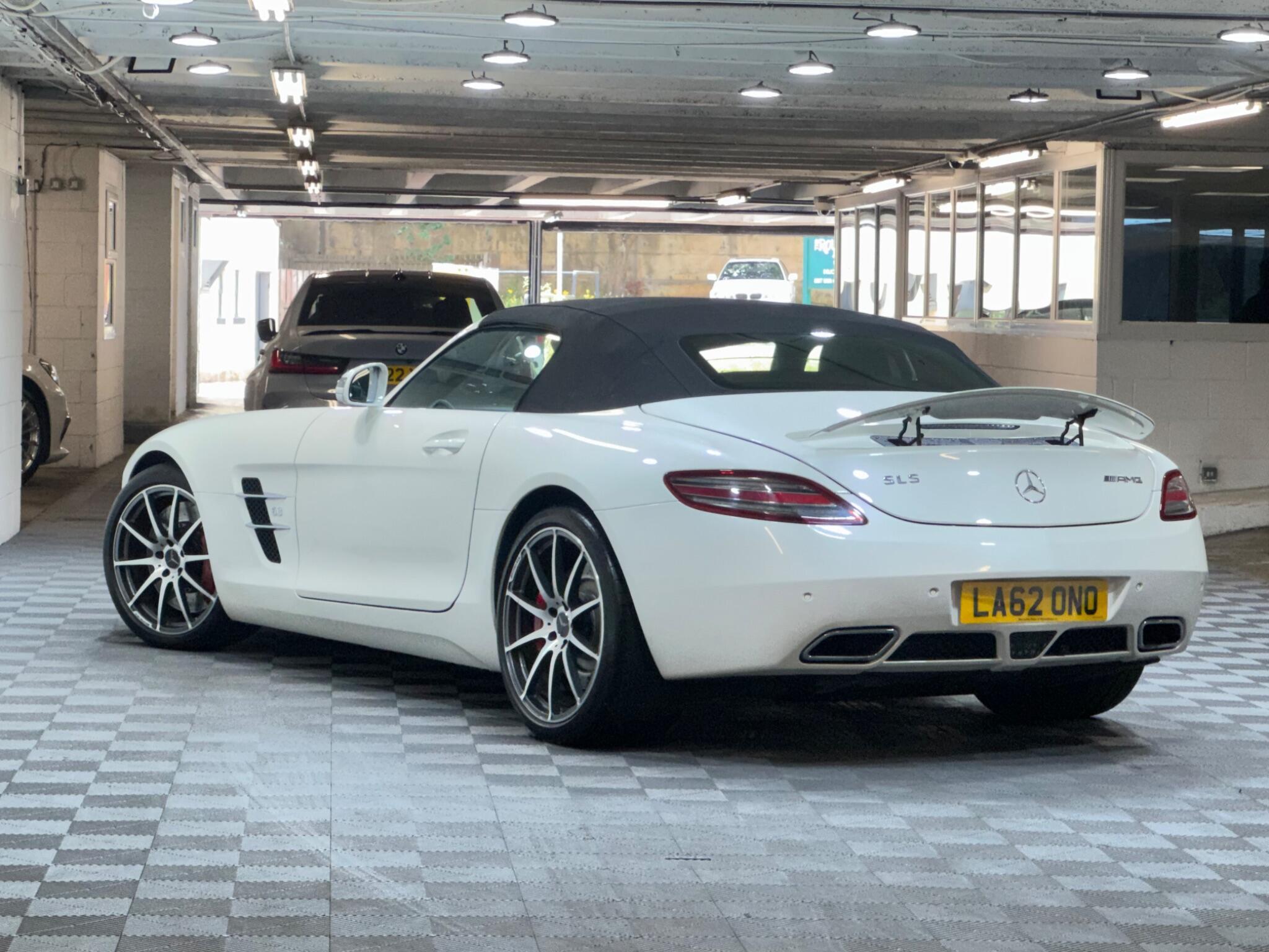 Mercedes SLS - Image 18