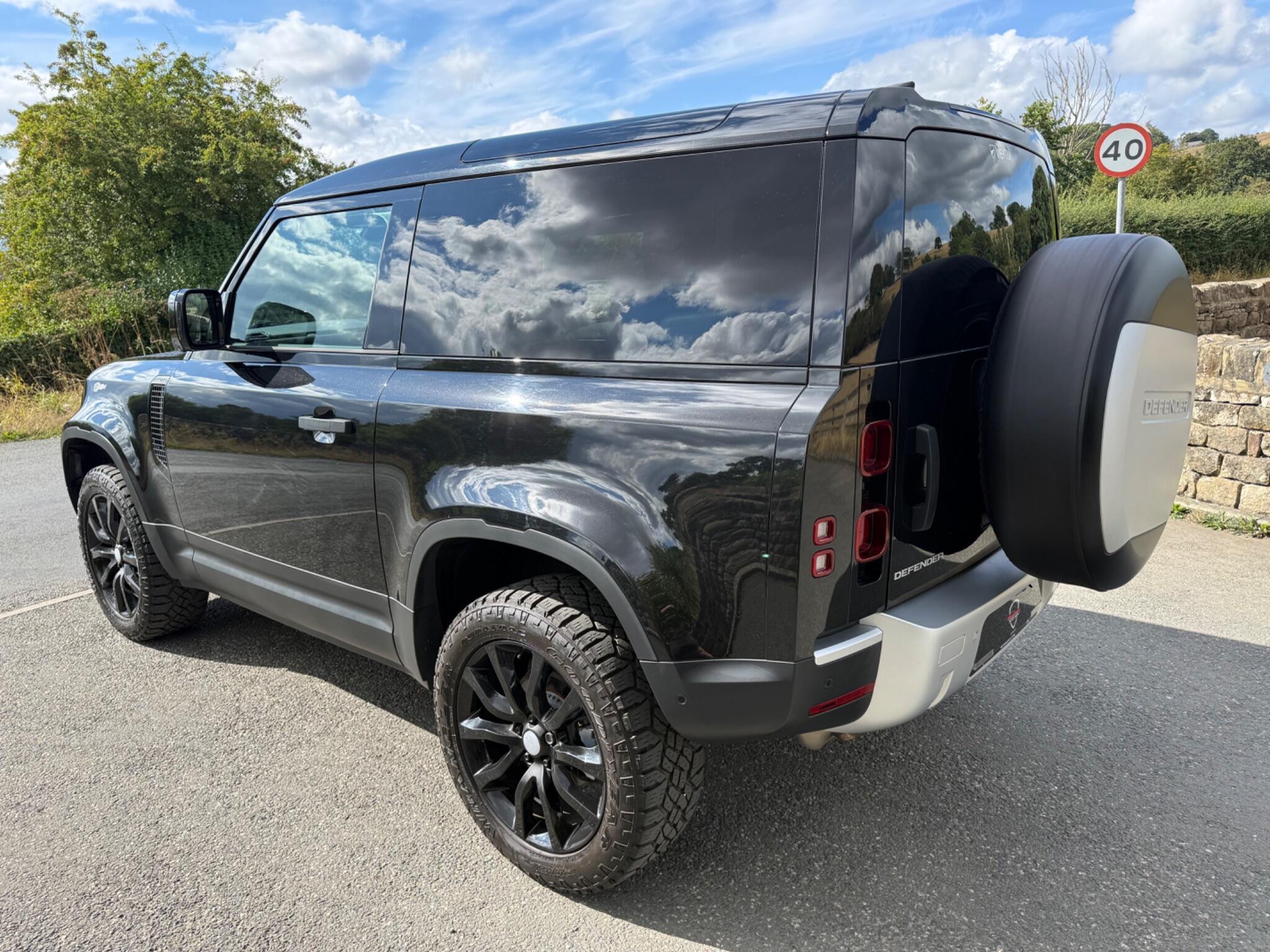 Land Rover Defender 90 - Image 18