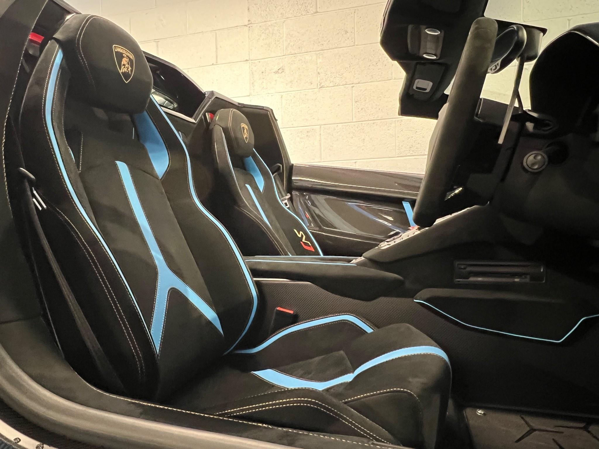 Lamborghini Aventador - Image 12