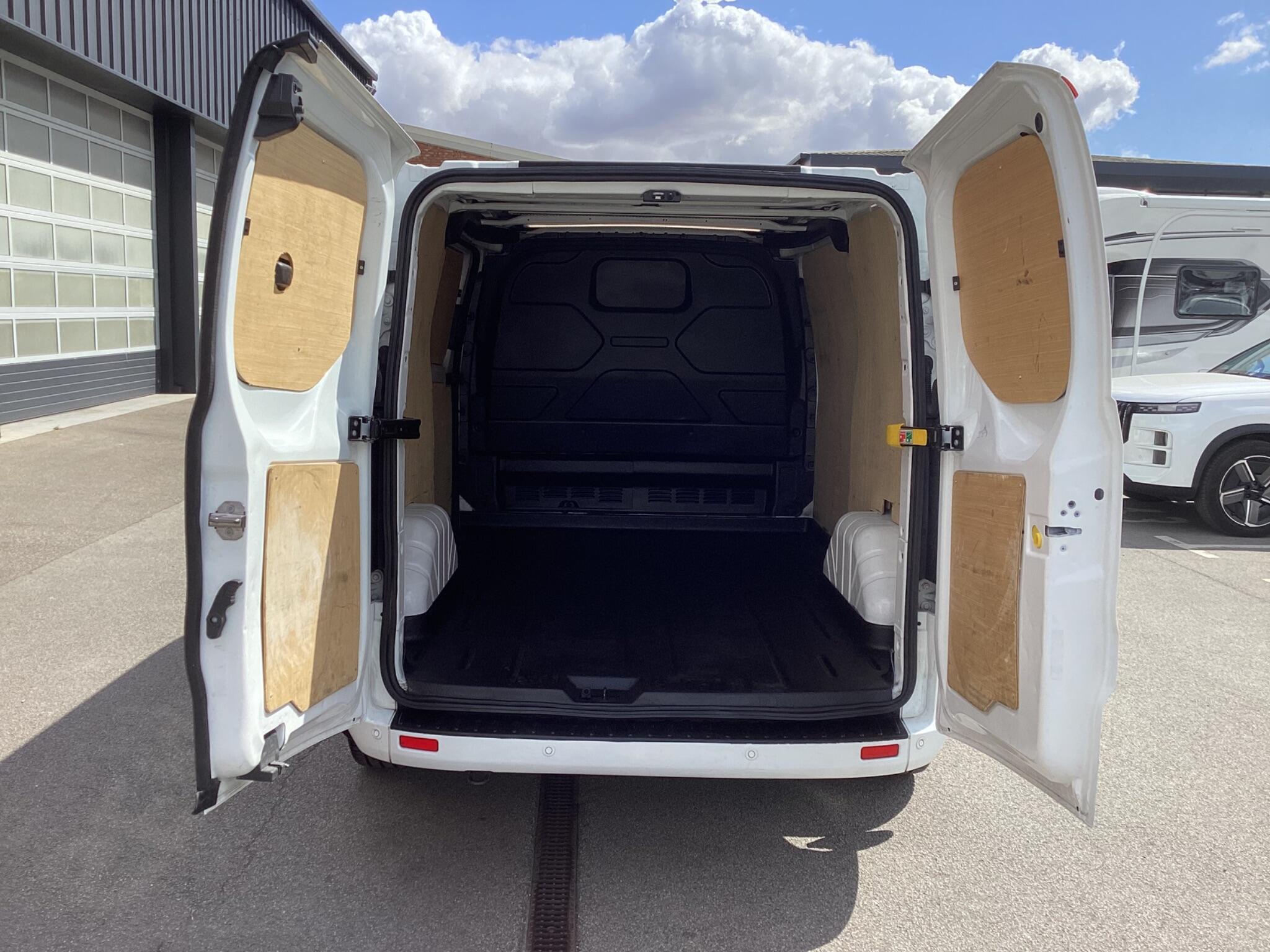 Ford Transit Custom - Image 13