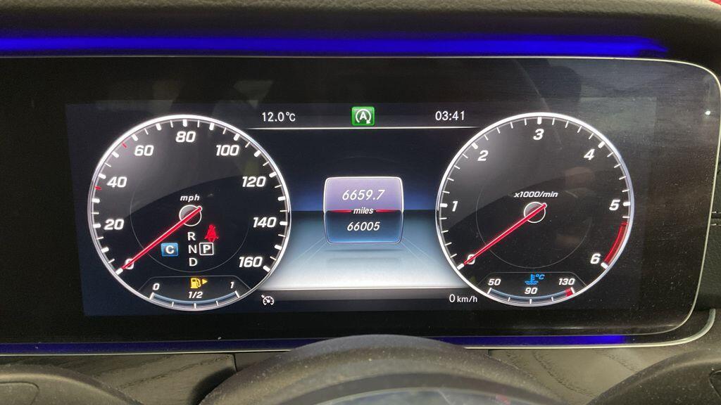 Mercedes-benz E-CLASS - Image 4