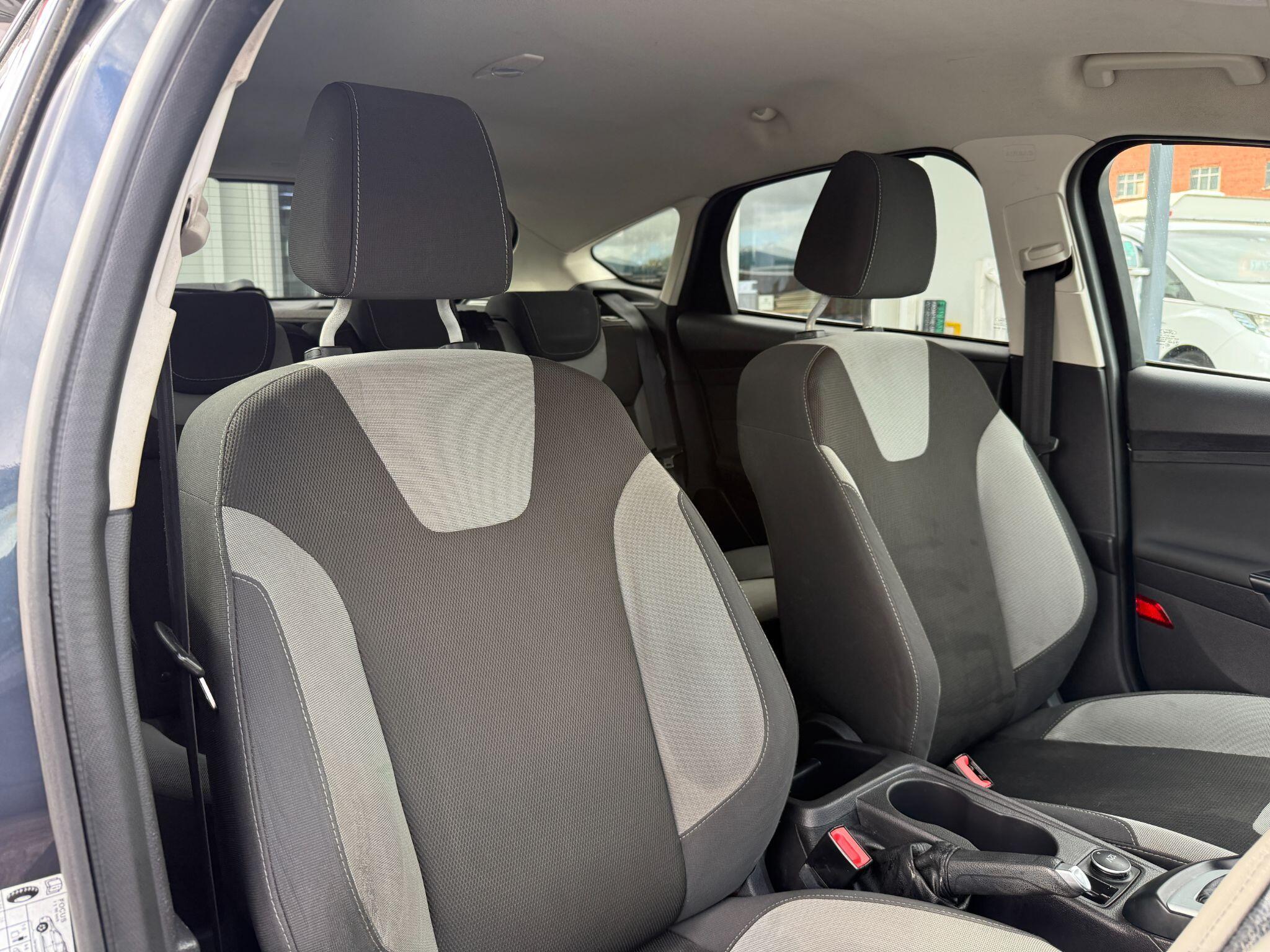 Ford Focus - Image 26