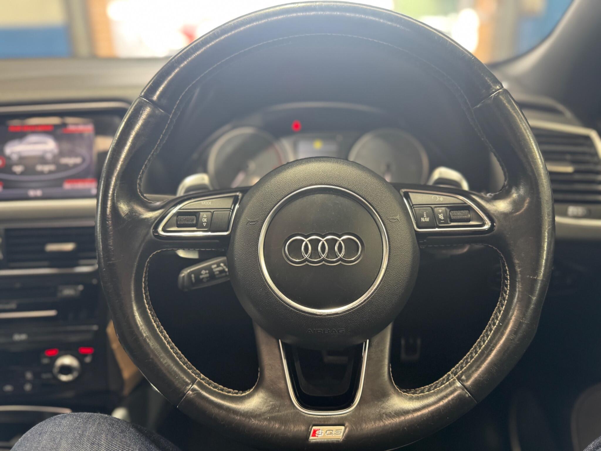 Audi SQ5 - Image 26