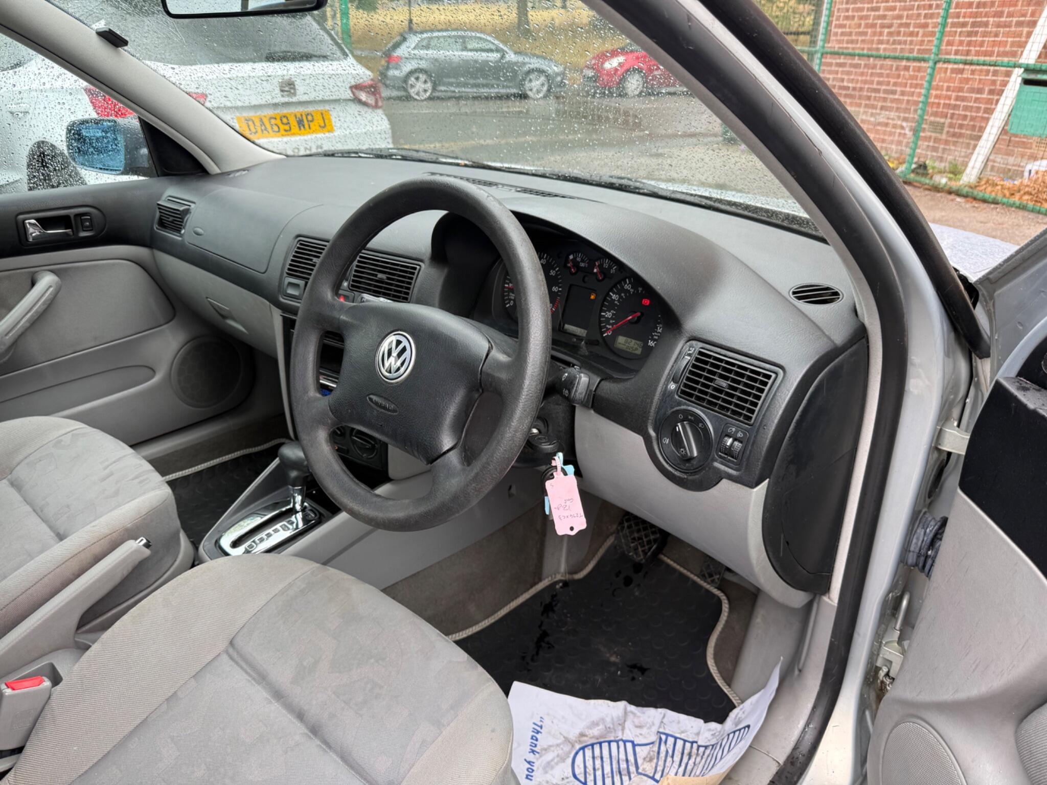 Volkswagen Golf - Image 15