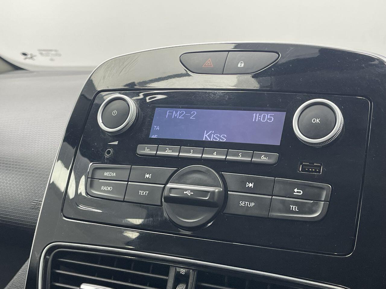 Renault Clio - Image 41