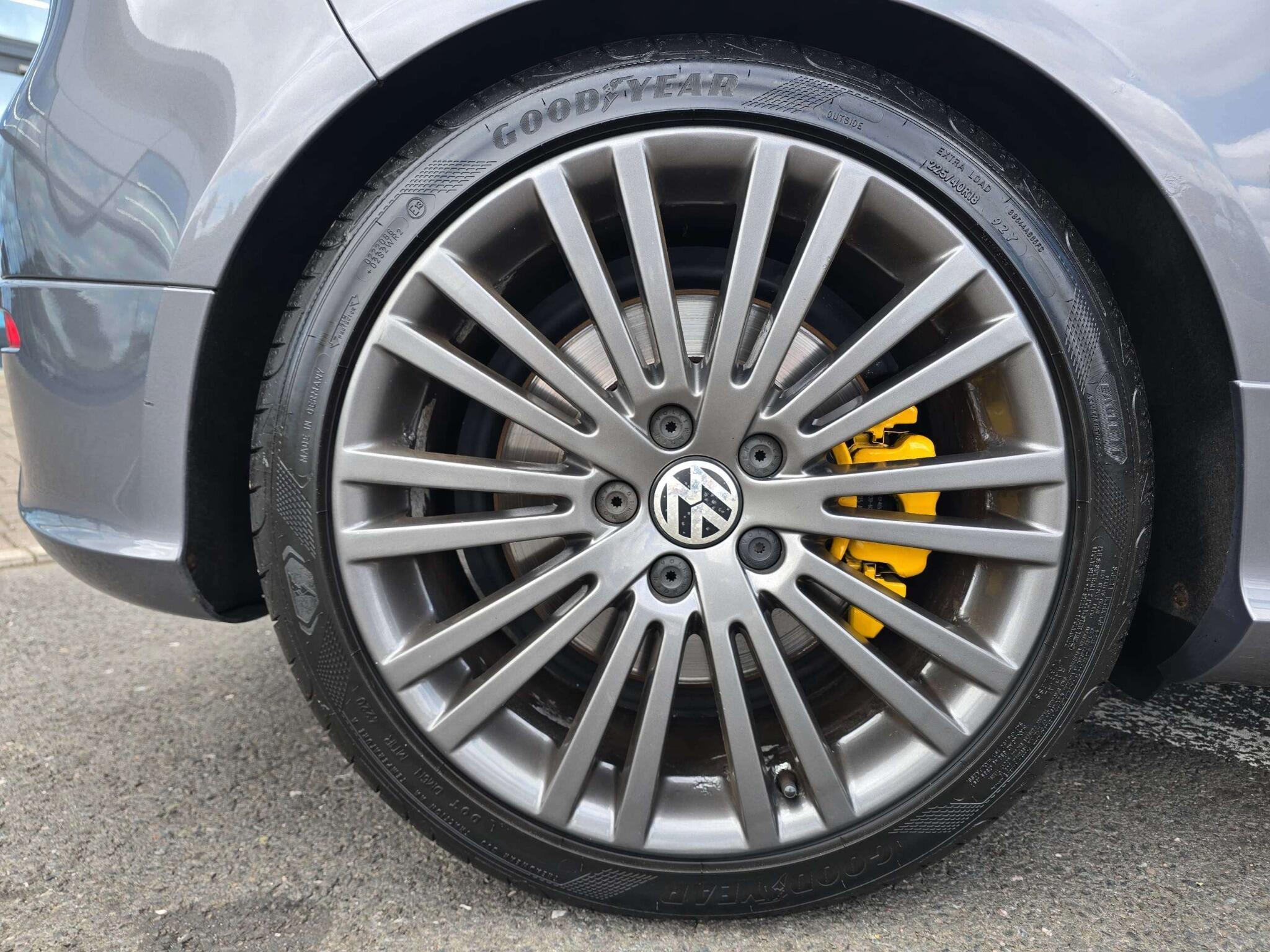 Volkswagen Golf - Image 17