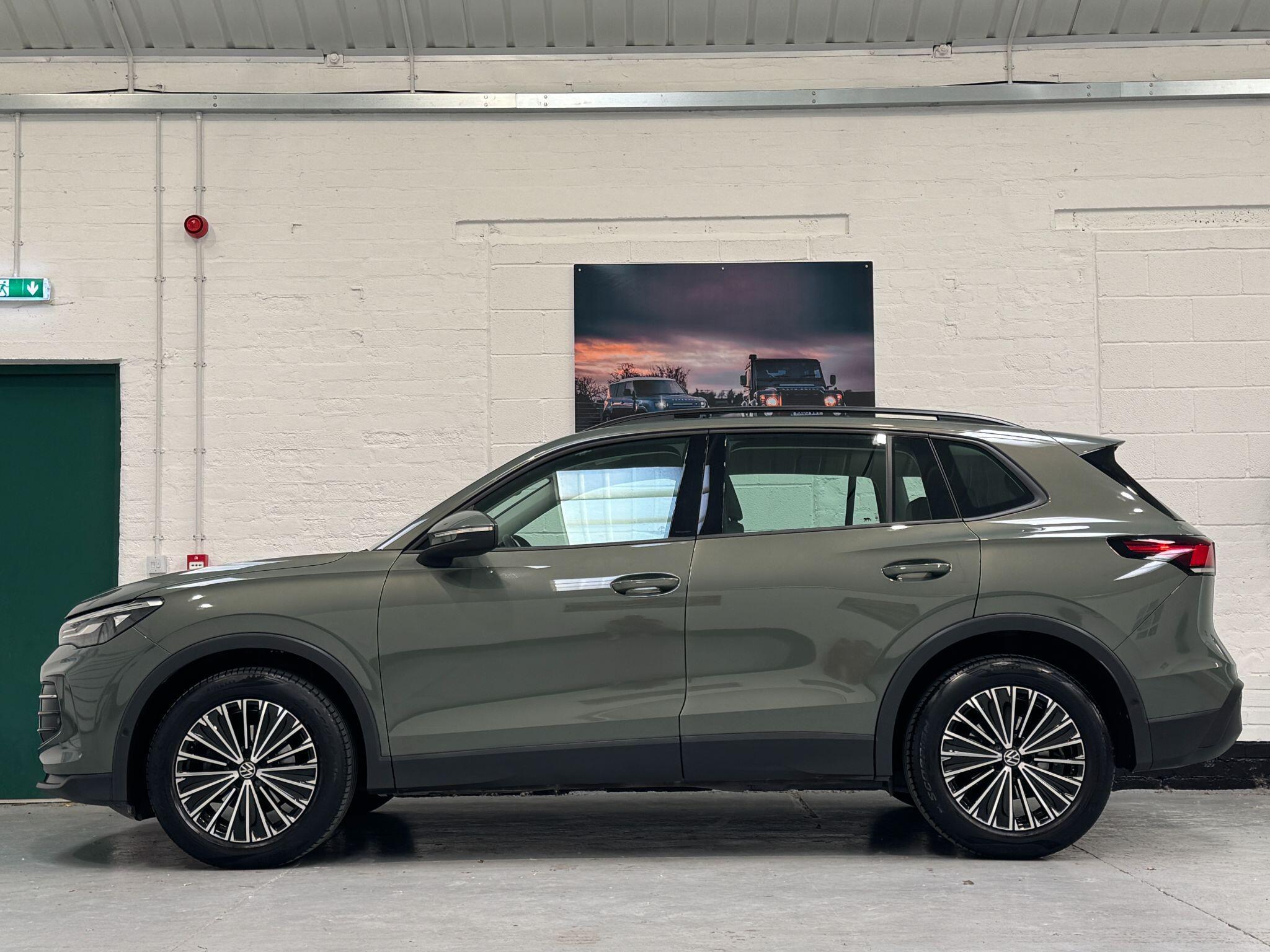 Volkswagen Tiguan - Image 11