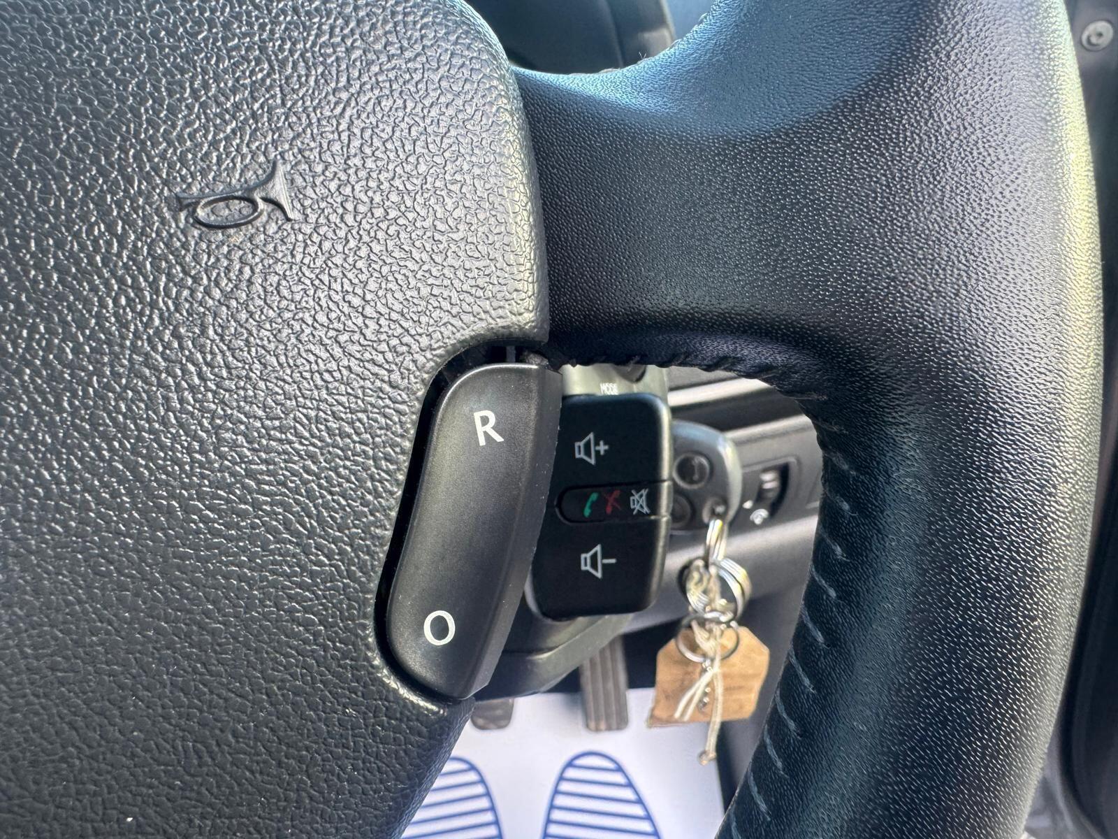 Renault Clio - Image 28