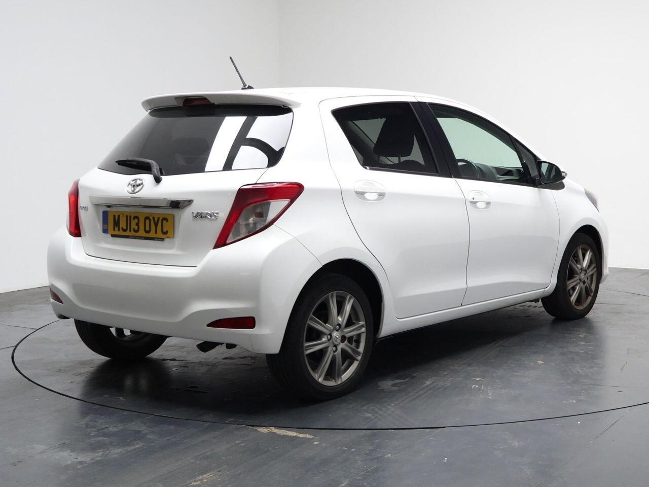 Toyota Yaris - Image 12