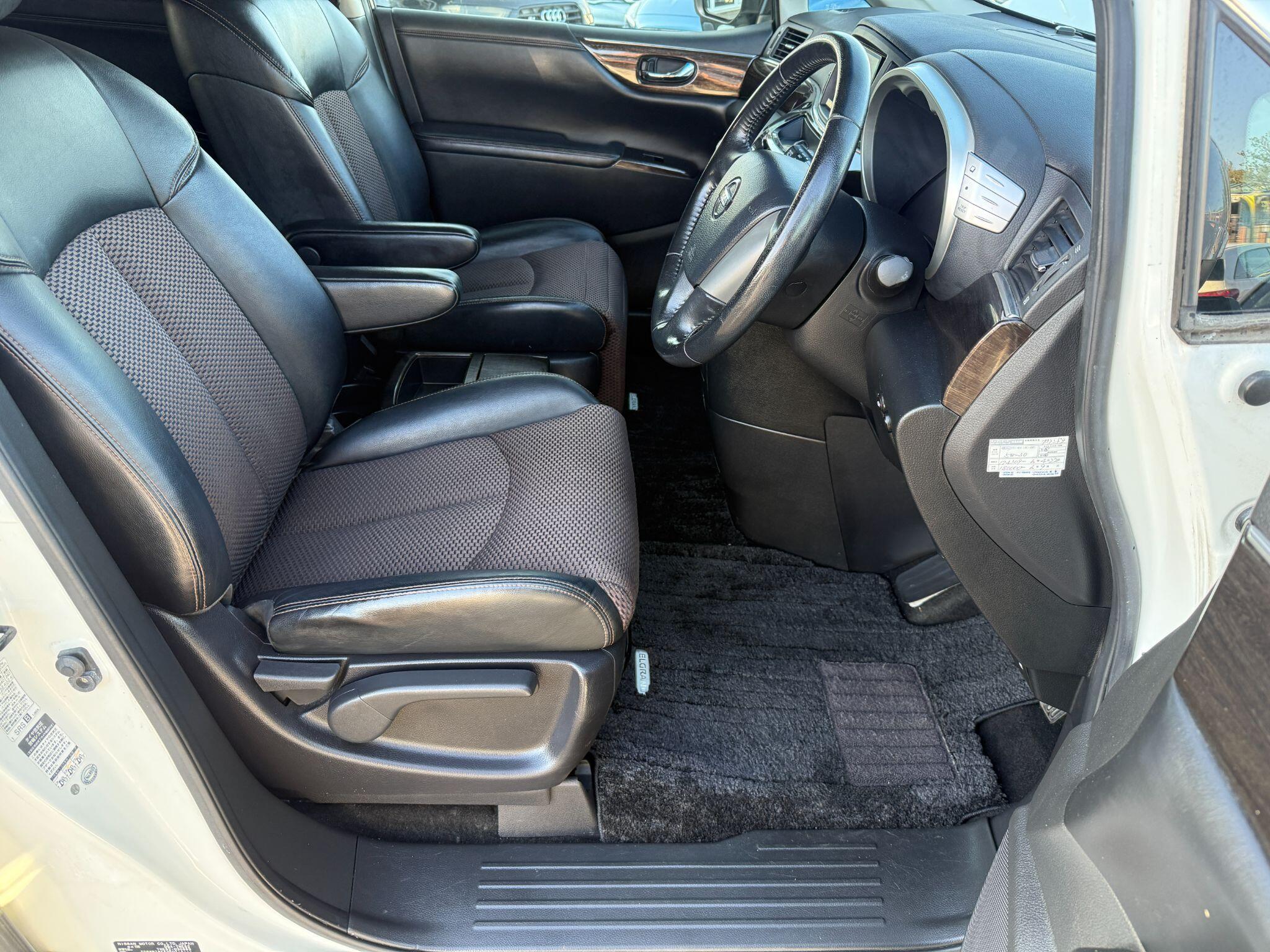 Nissan Elgrand - Image 24