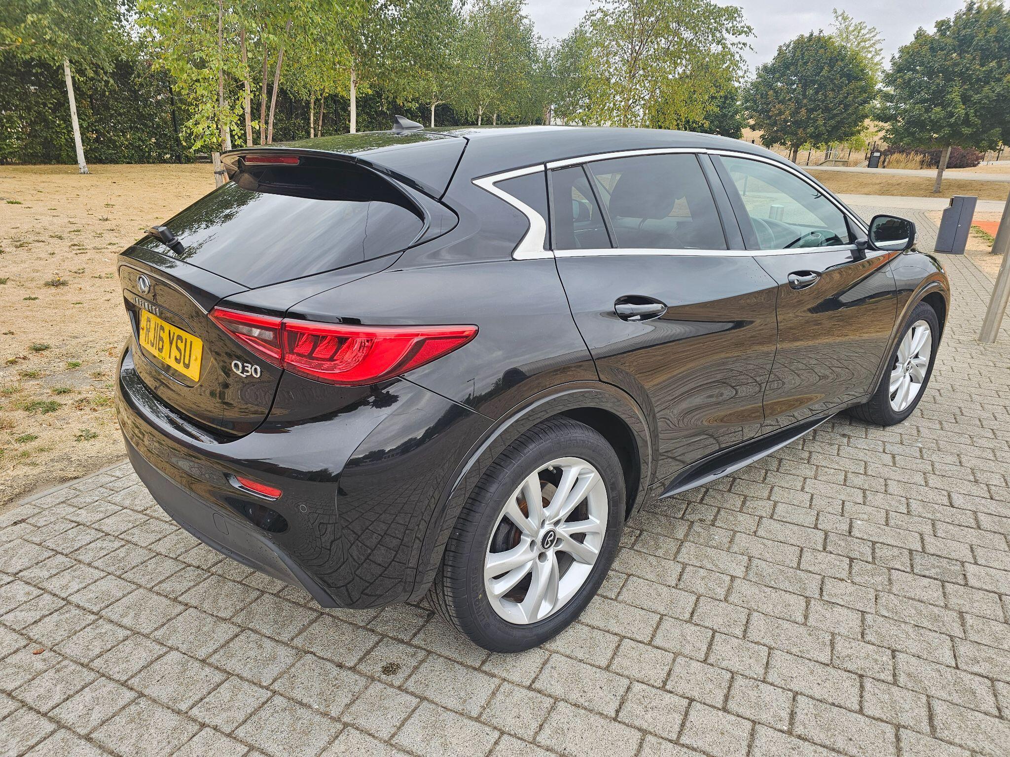 Infiniti Q30 - Image 10