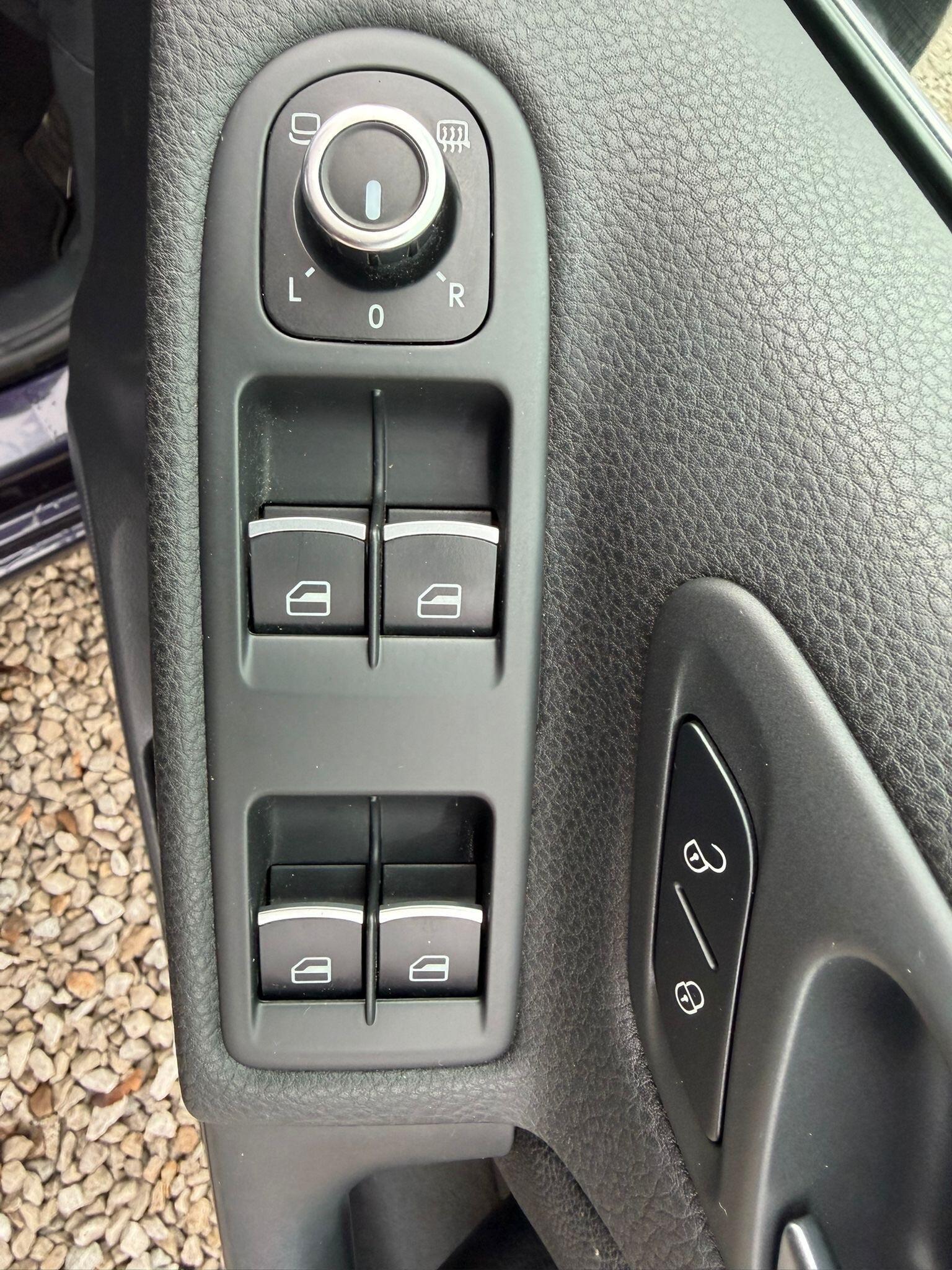 Volkswagen Golf - Image 12