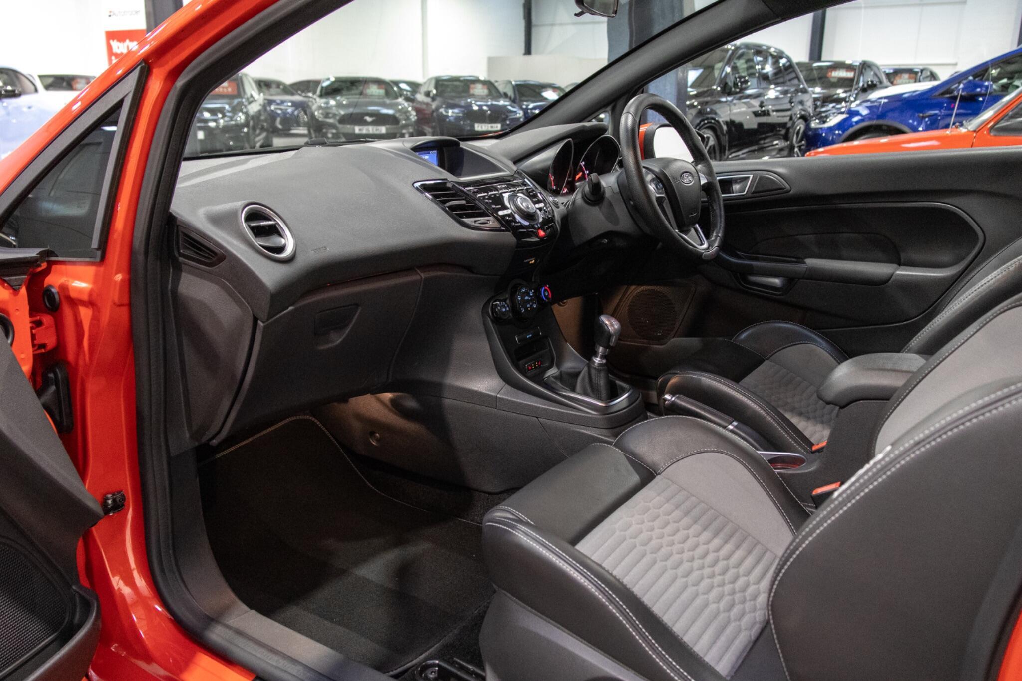 Ford Fiesta - Image 13