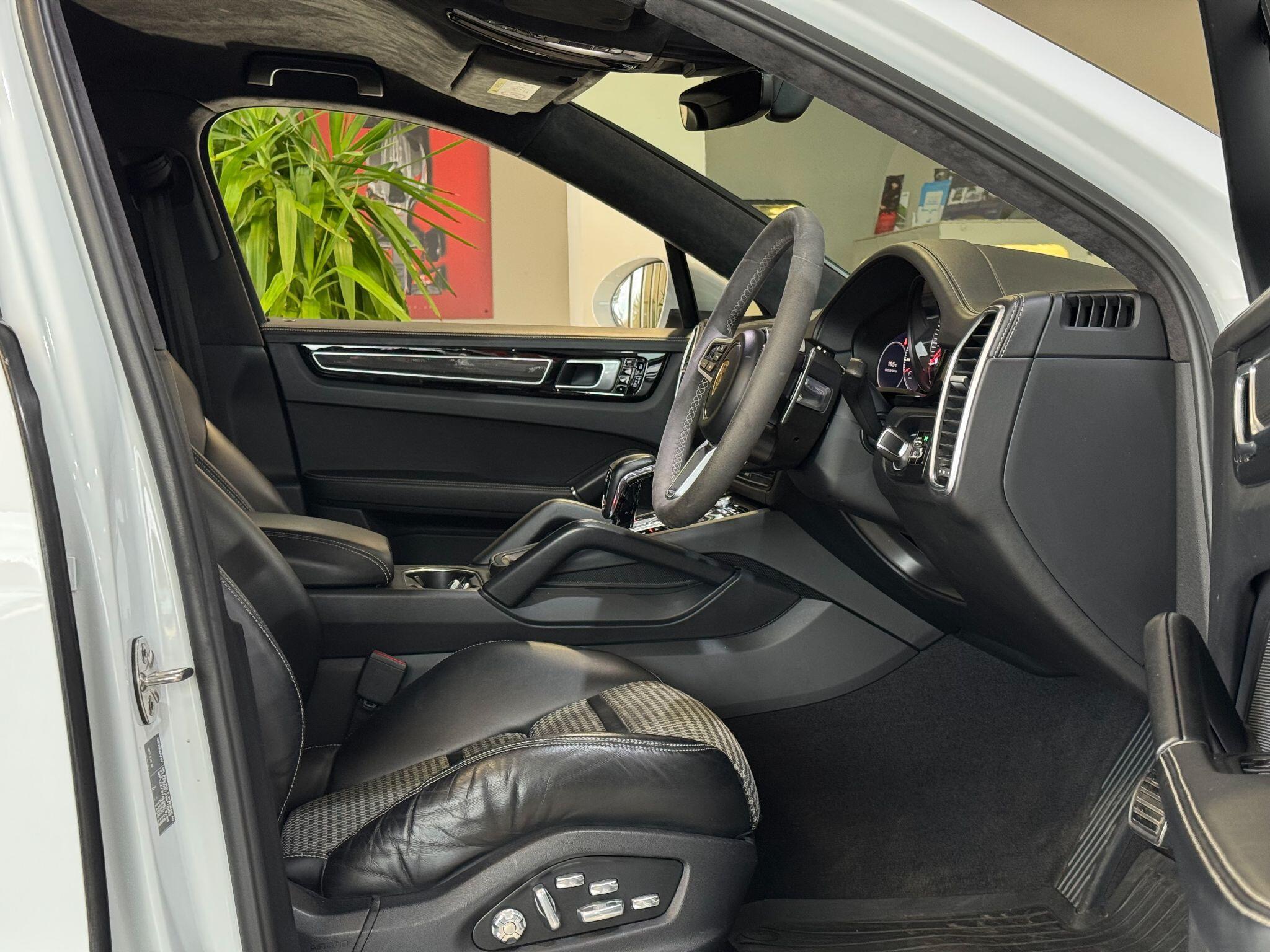 Porsche Cayenne - Image 36