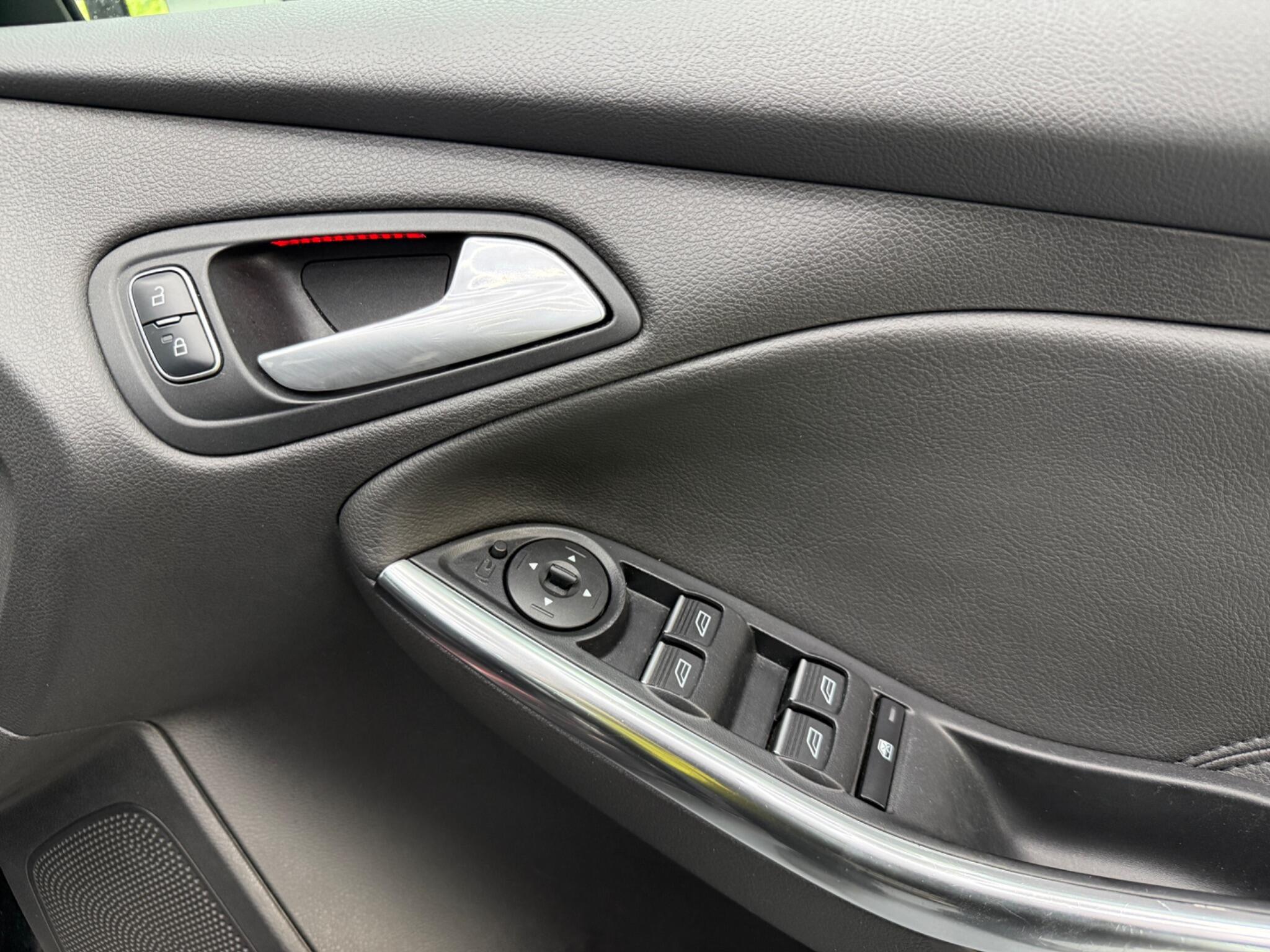 Ford Focus - Image 31