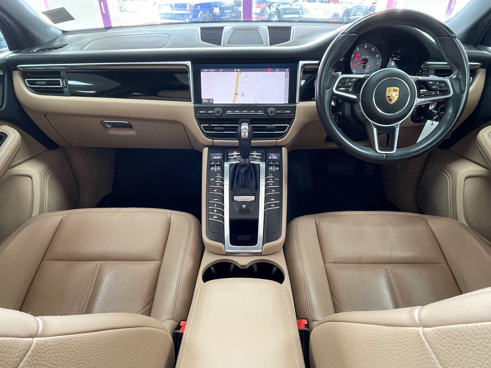 Porsche Macan - Image 2