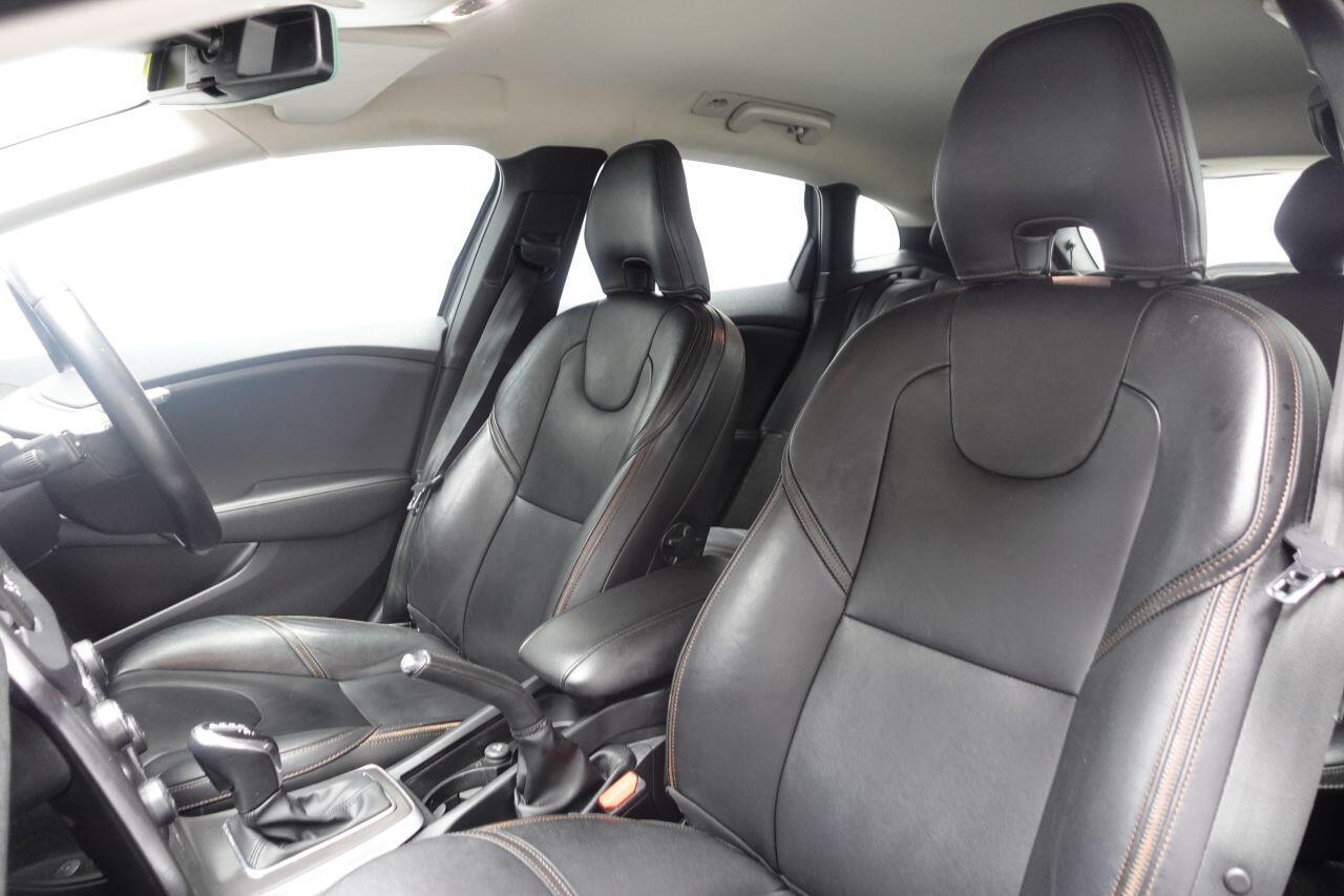 Volvo V40 CROSS COUNTRY - Image 17