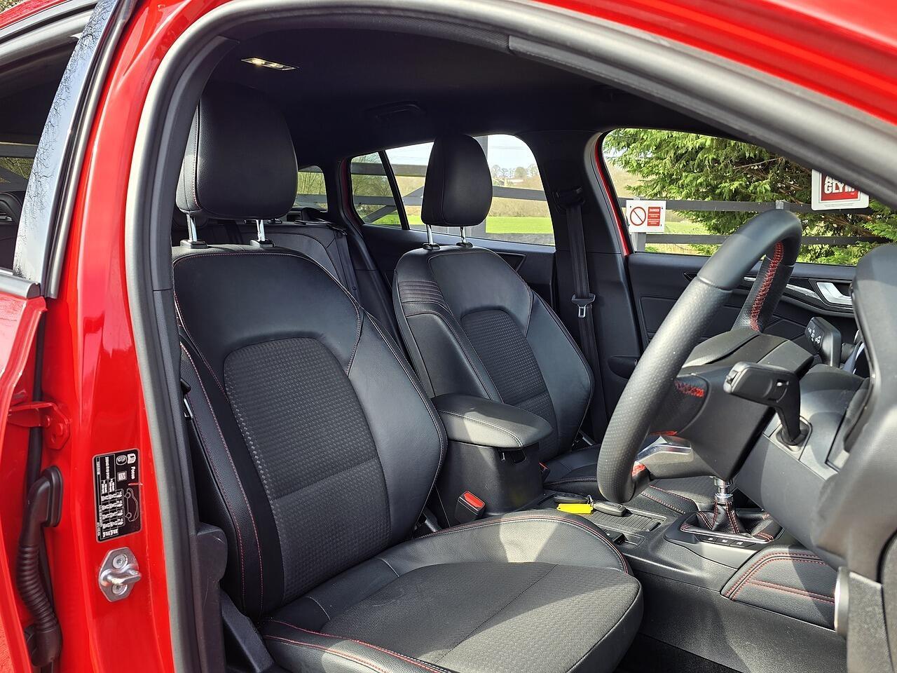 Ford Focus - Image 20