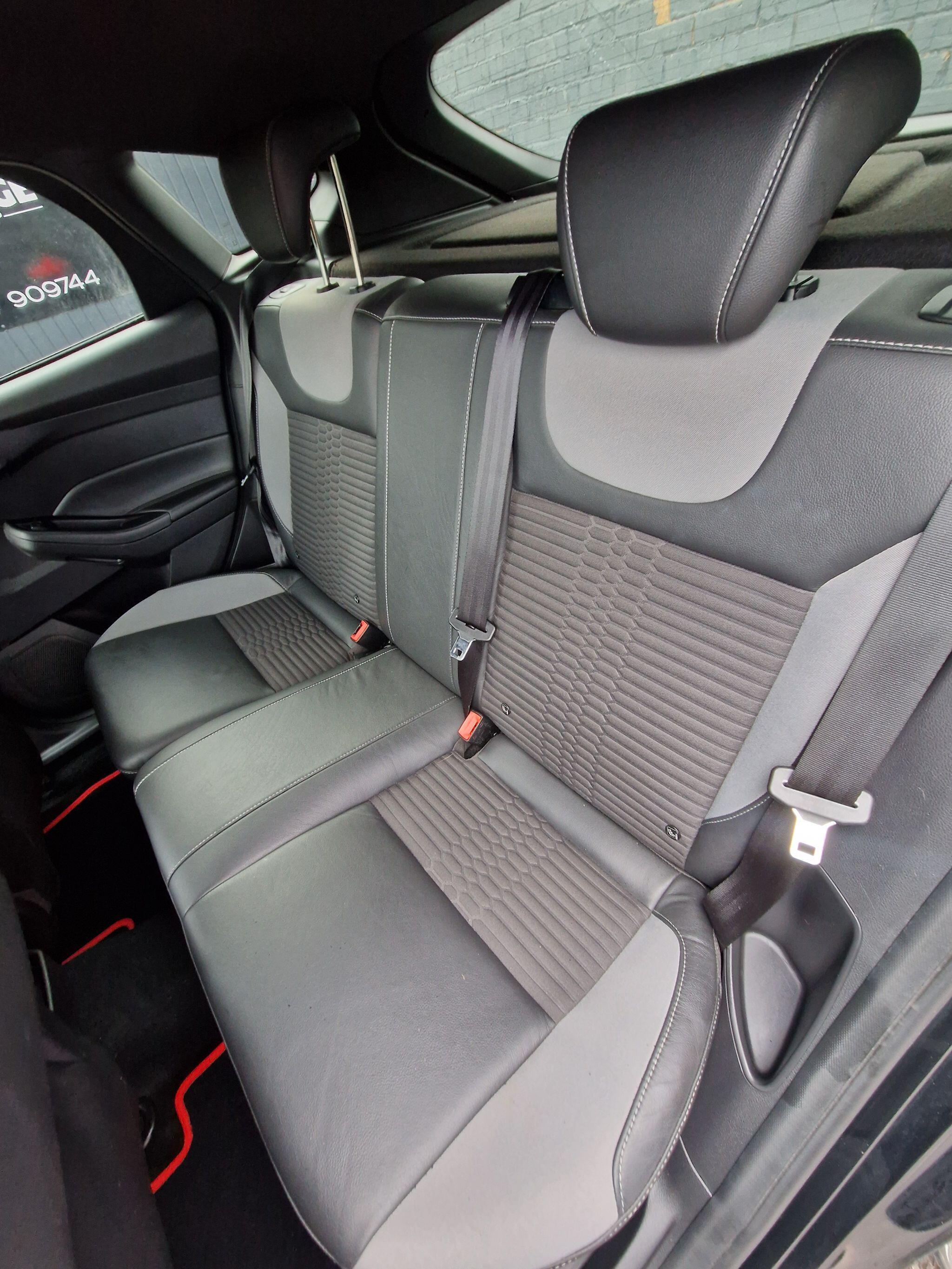 Ford Focus - Image 39