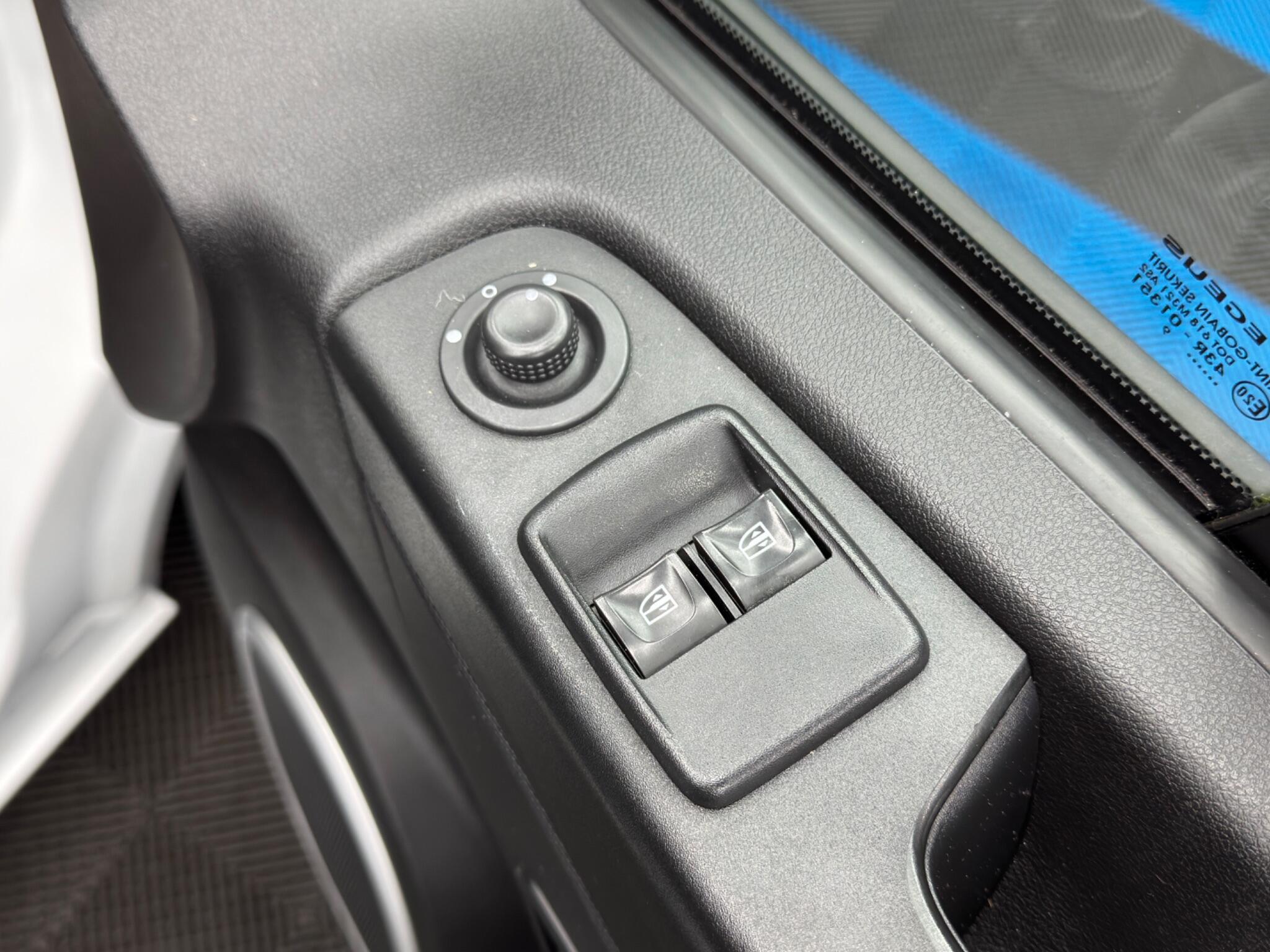 Vauxhall Vivaro - Image 31