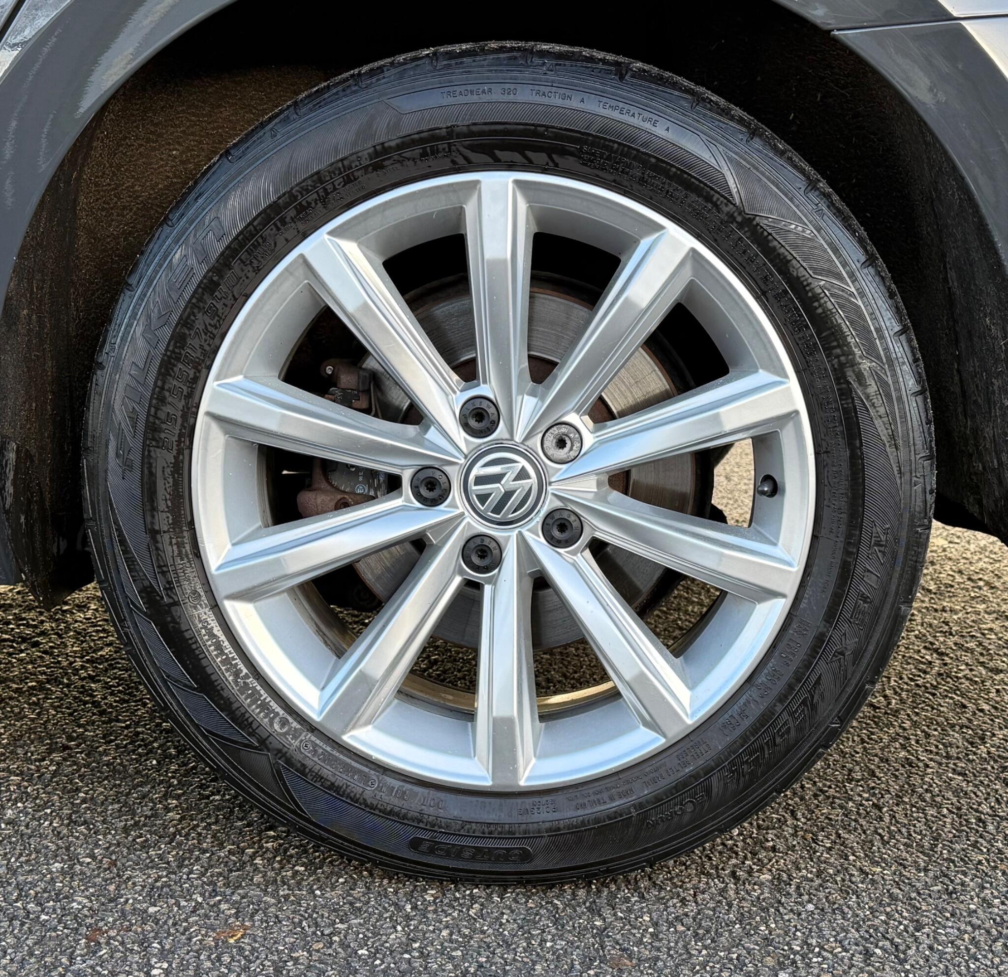 Volkswagen Passat - Image 19