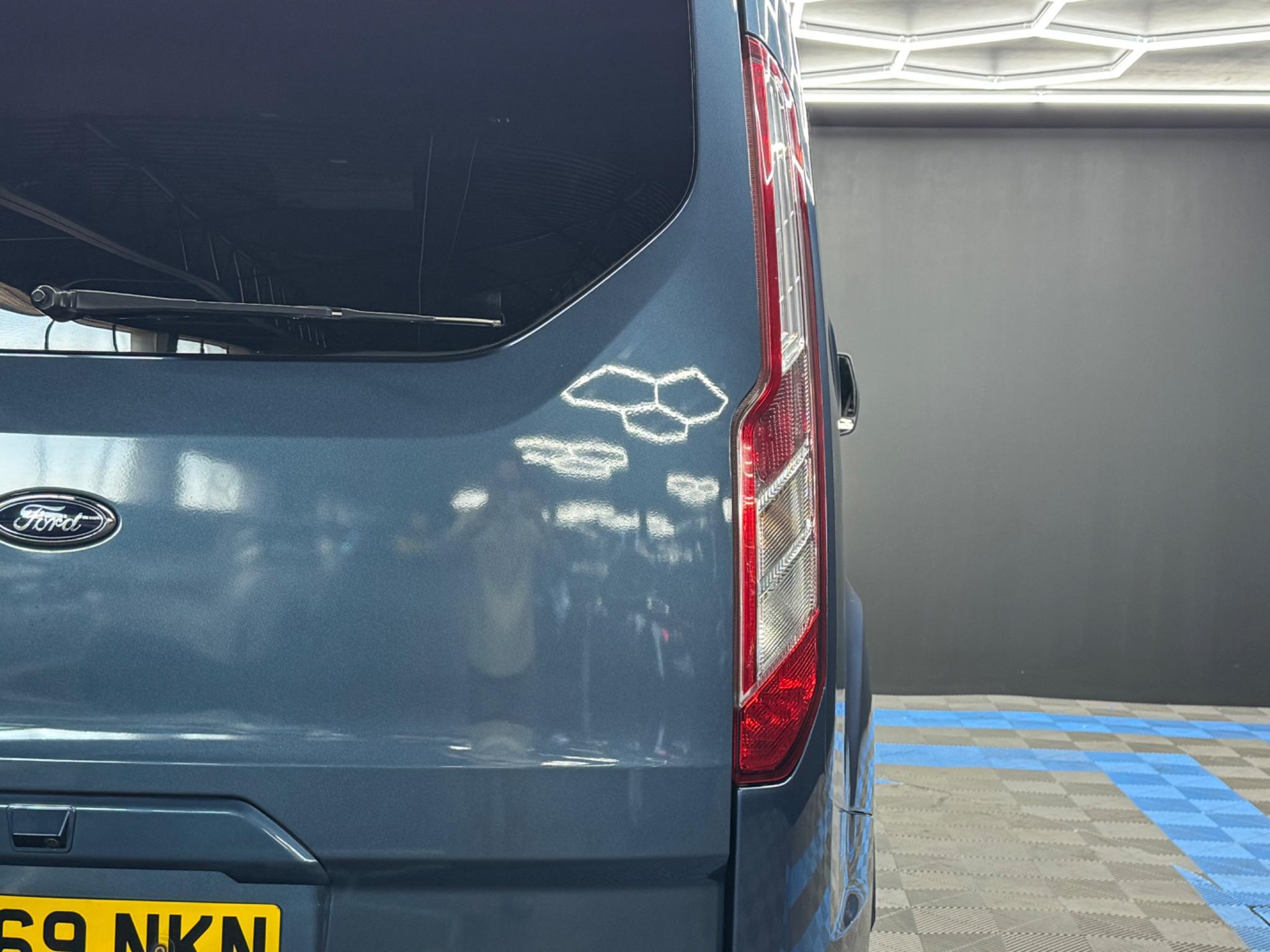 Ford TOURNEO CUSTOM - Image 44