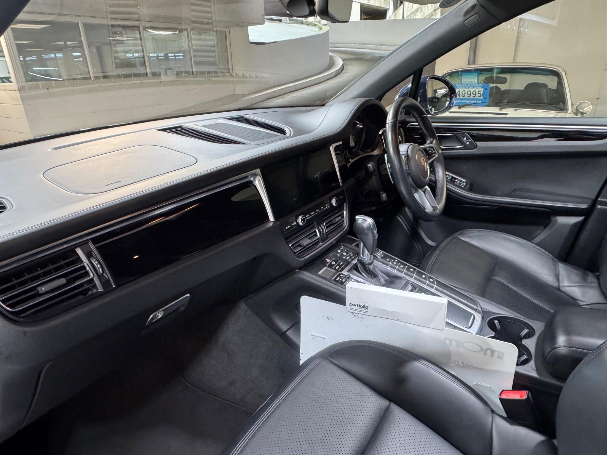 Porsche Macan - Image 11