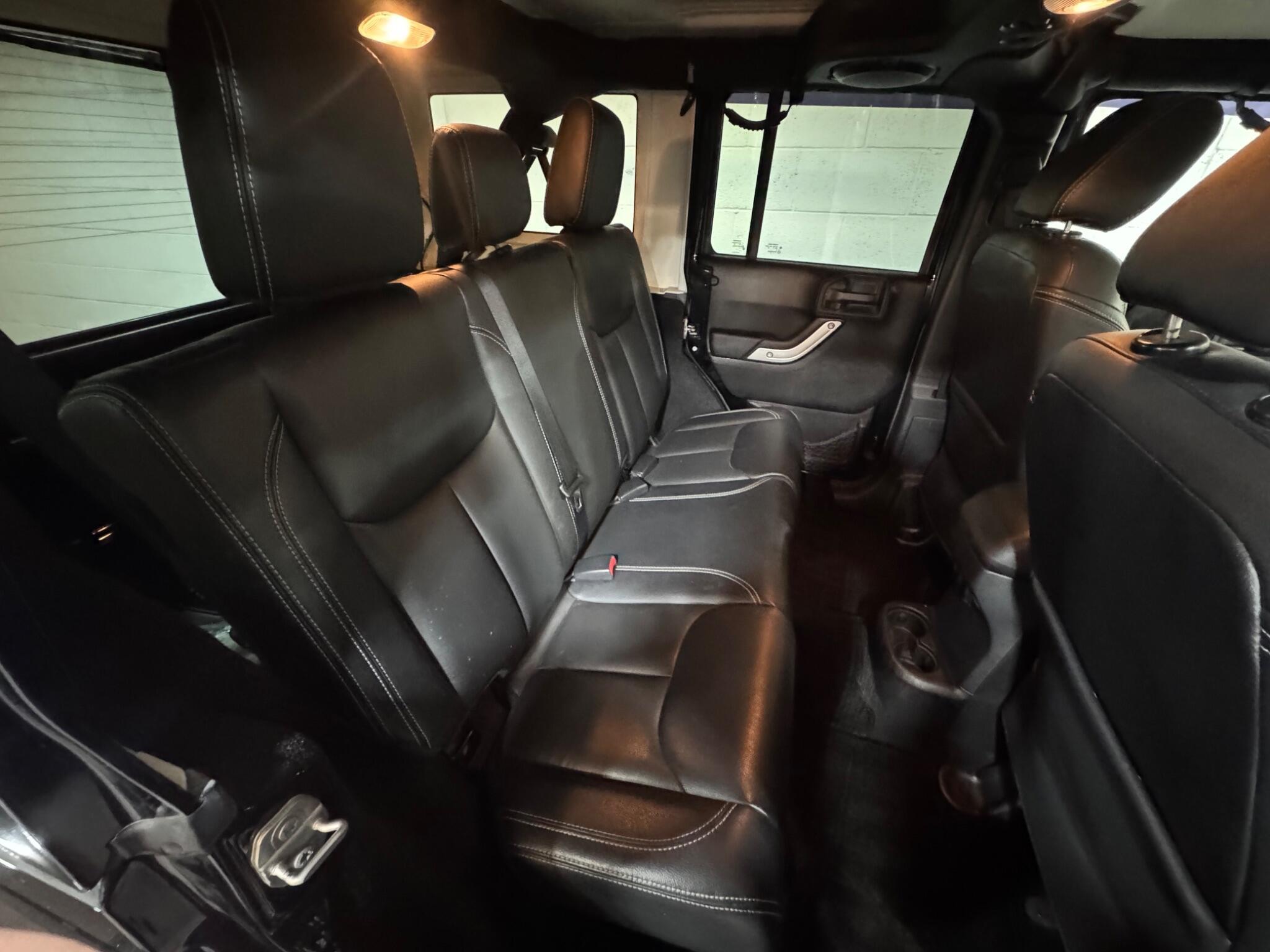 Jeep Wrangler - Image 12