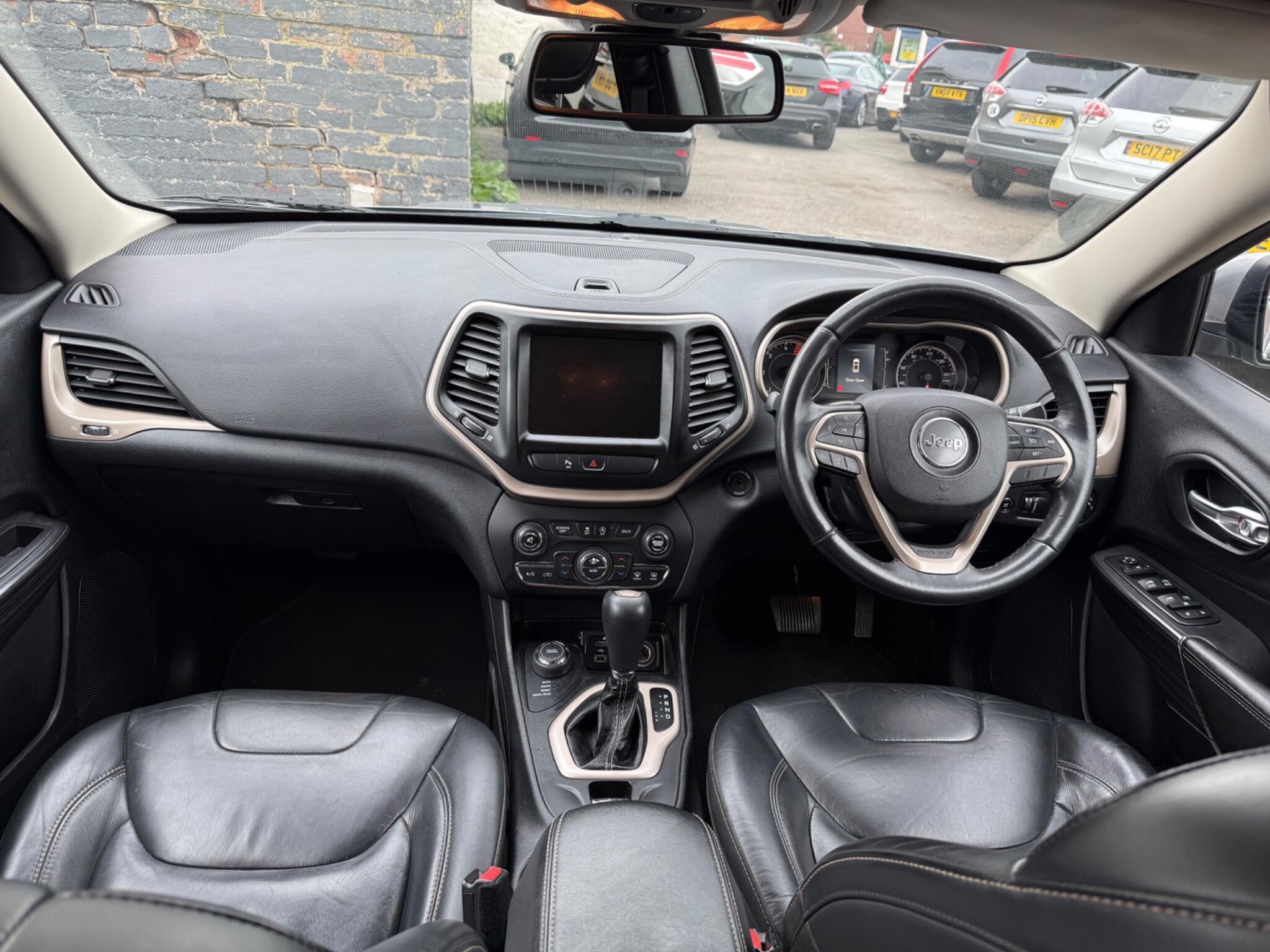 Jeep Cherokee - Image 32