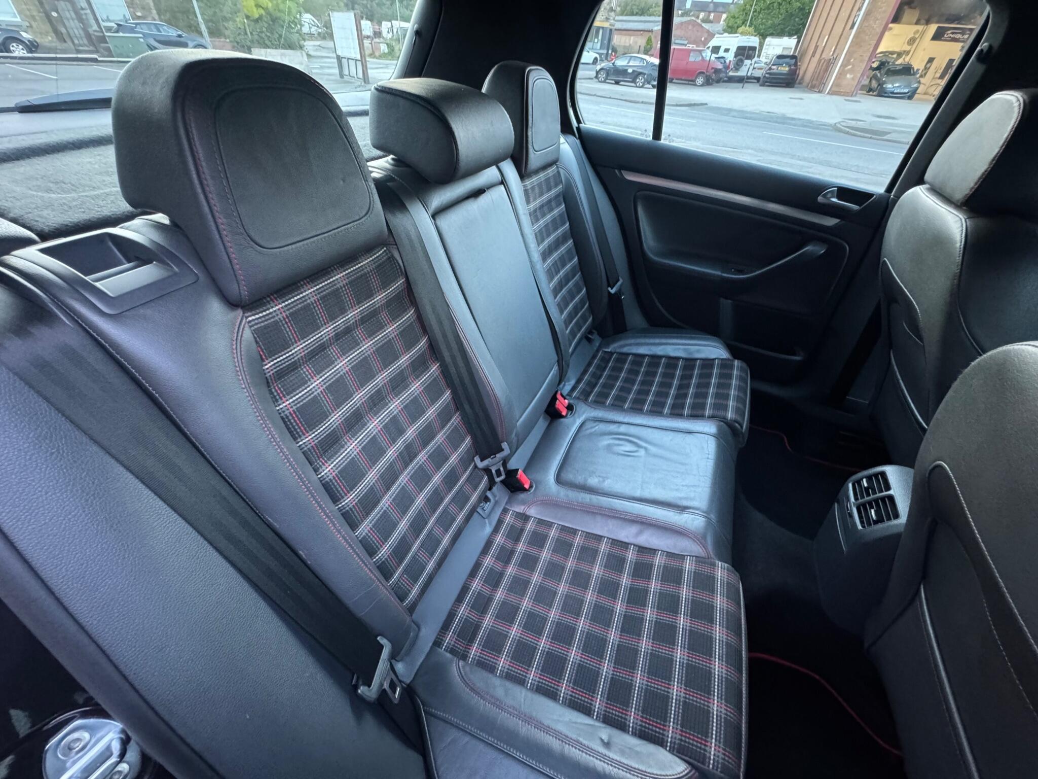 Volkswagen Golf - Image 18