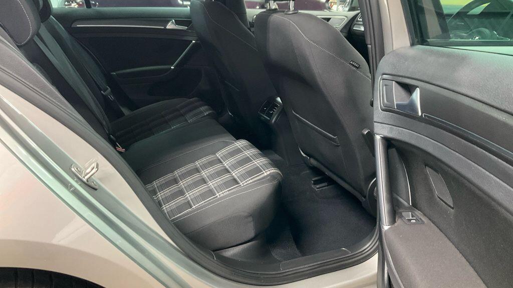 Volkswagen Golf - Image 8