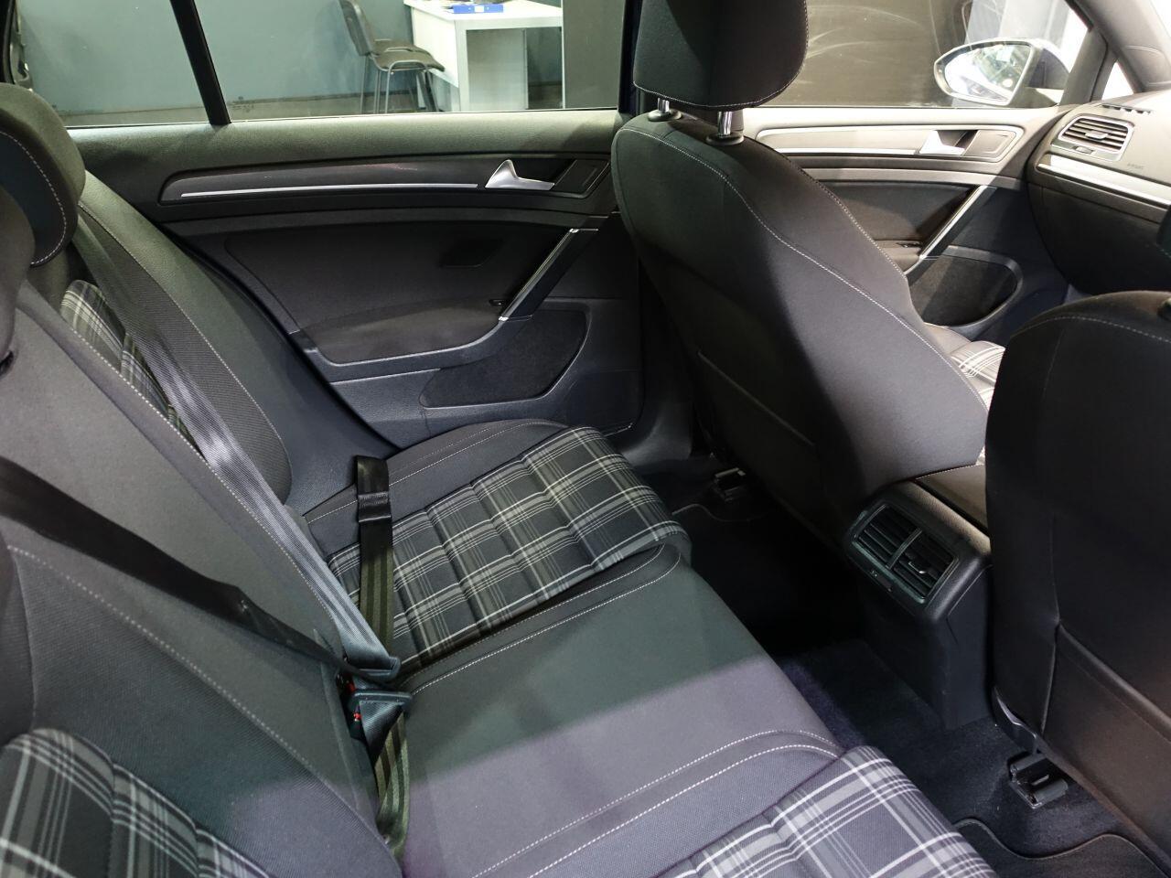 Volkswagen Golf - Image 15