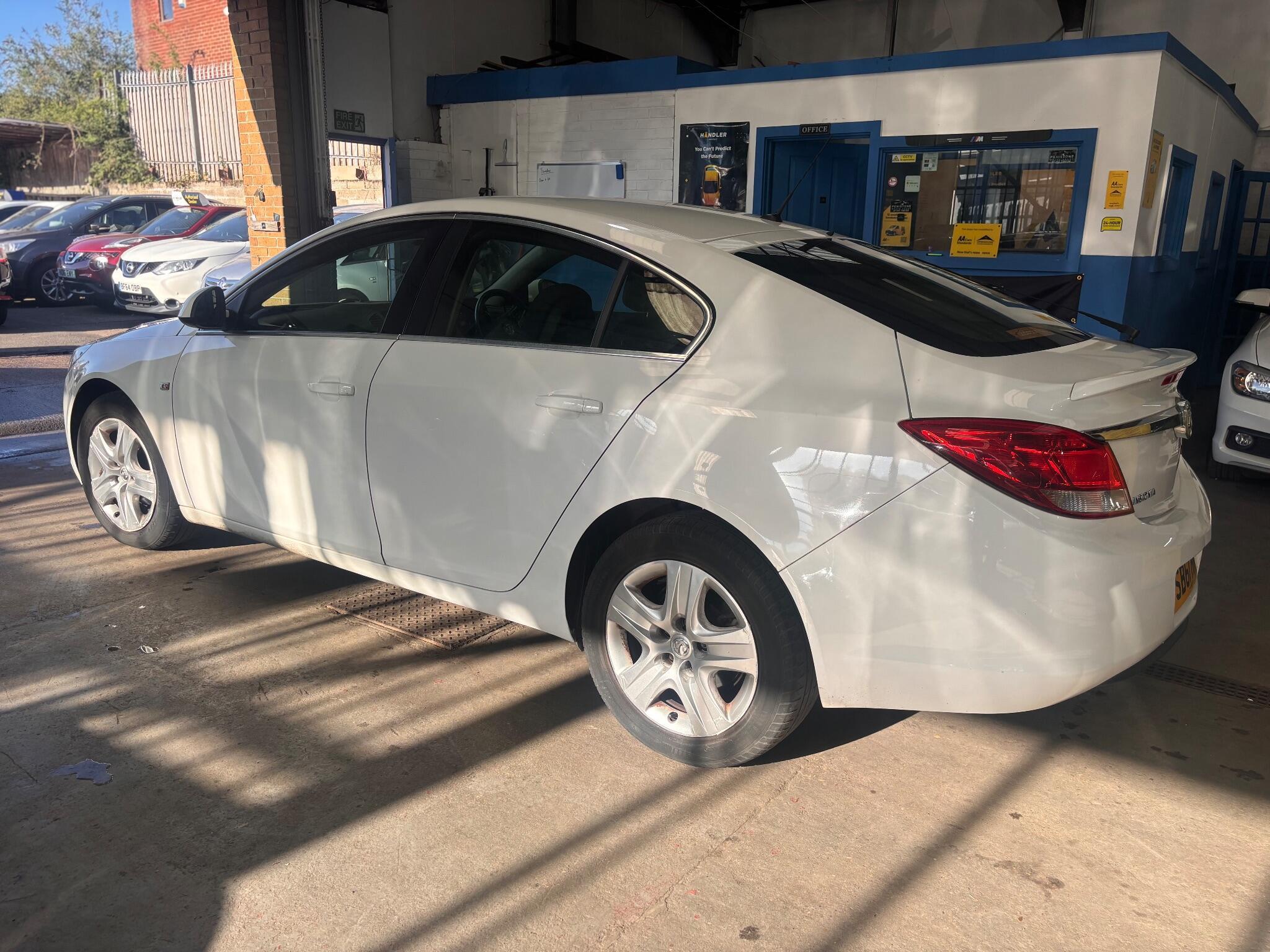 Vauxhall Insignia - Image 8