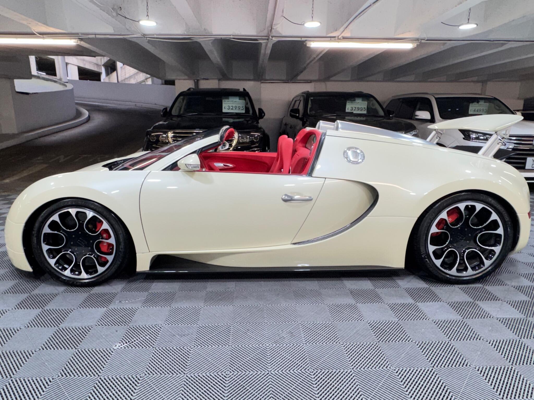 Bugatti Veyron - Image 2