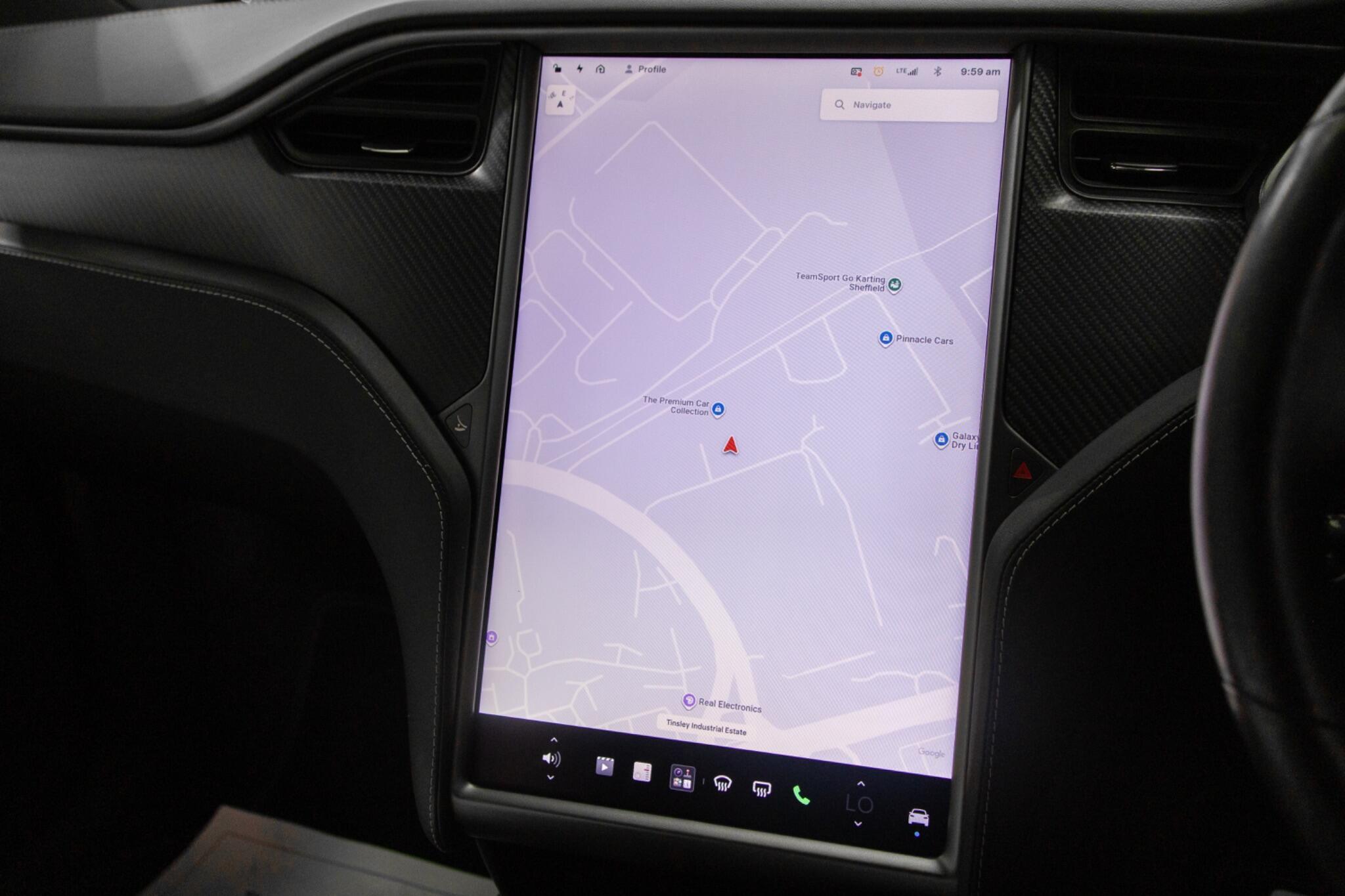 Tesla Model X - Image 13
