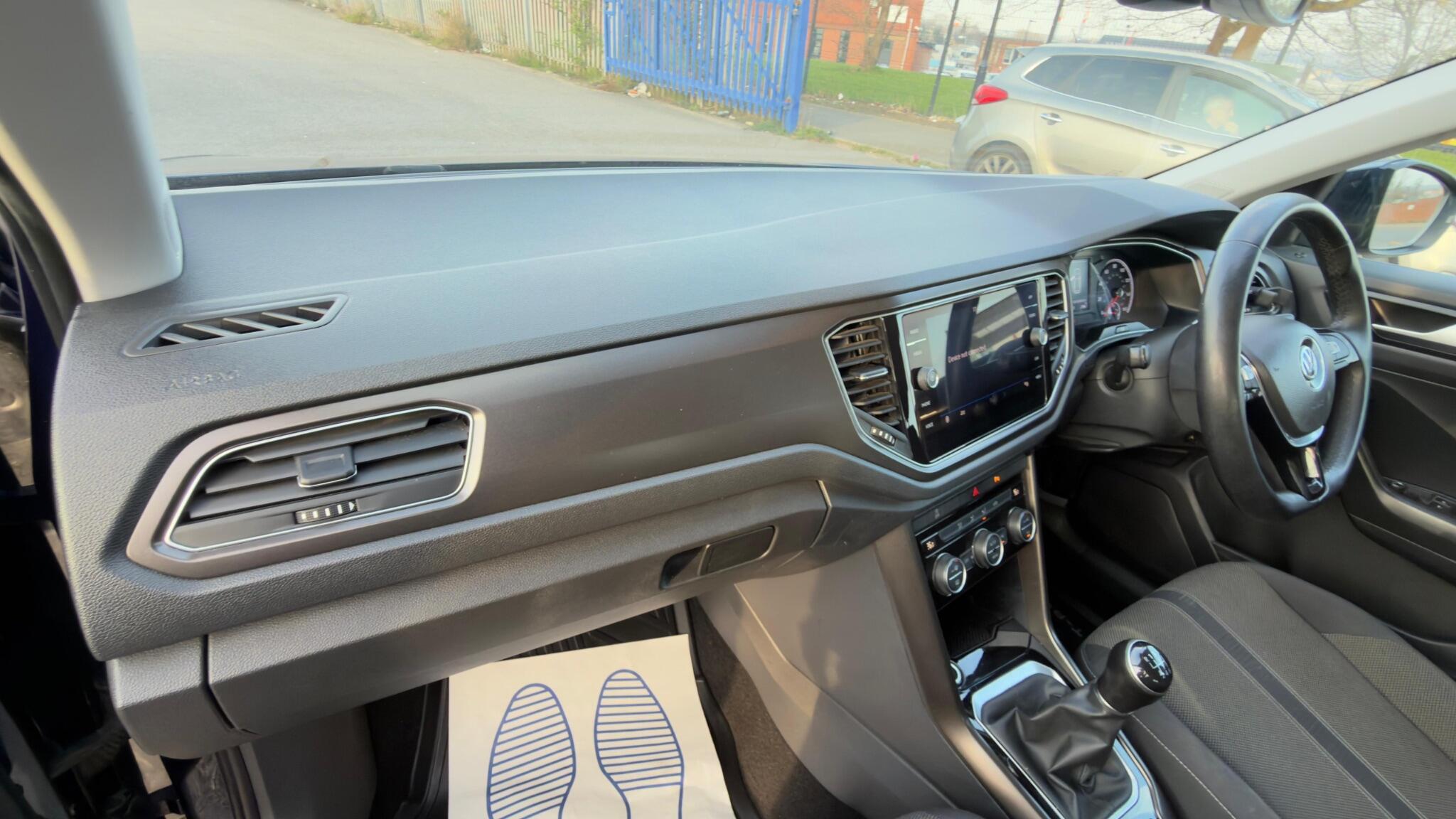 Volkswagen T-Roc - Image 16