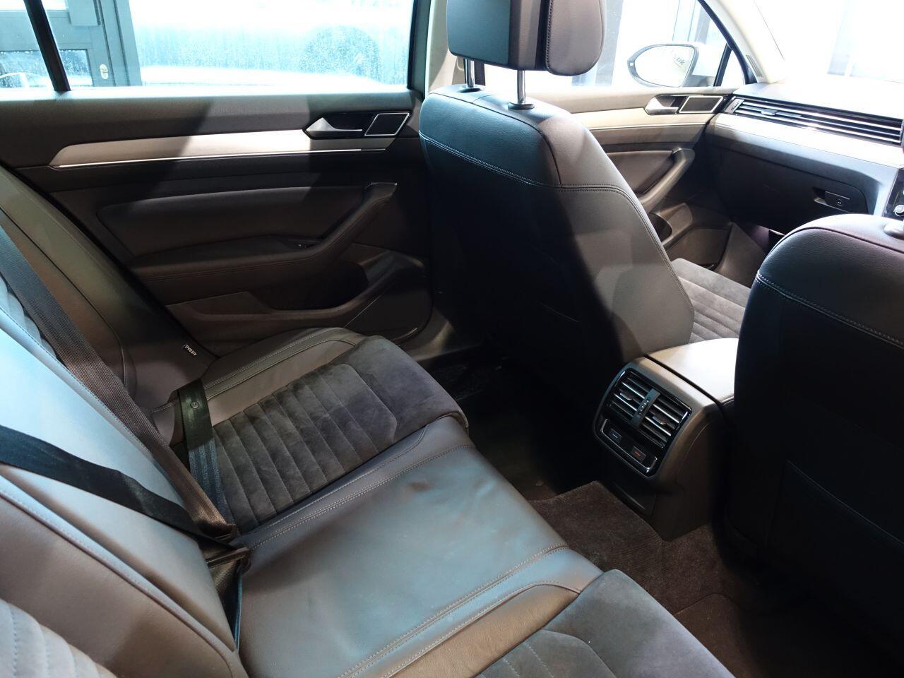 Volkswagen Passat - Image 17