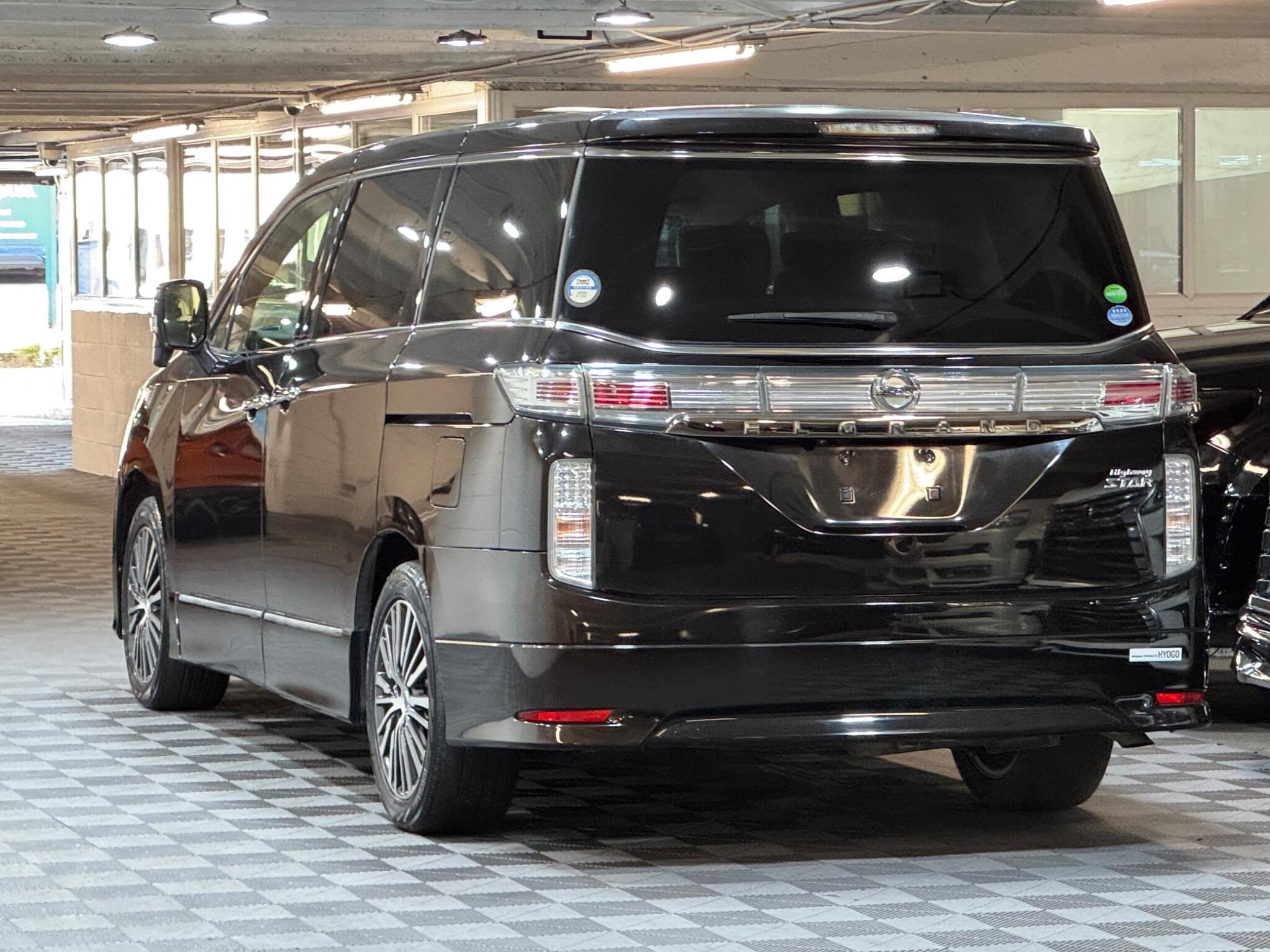 Nissan Elgrand - Image 3