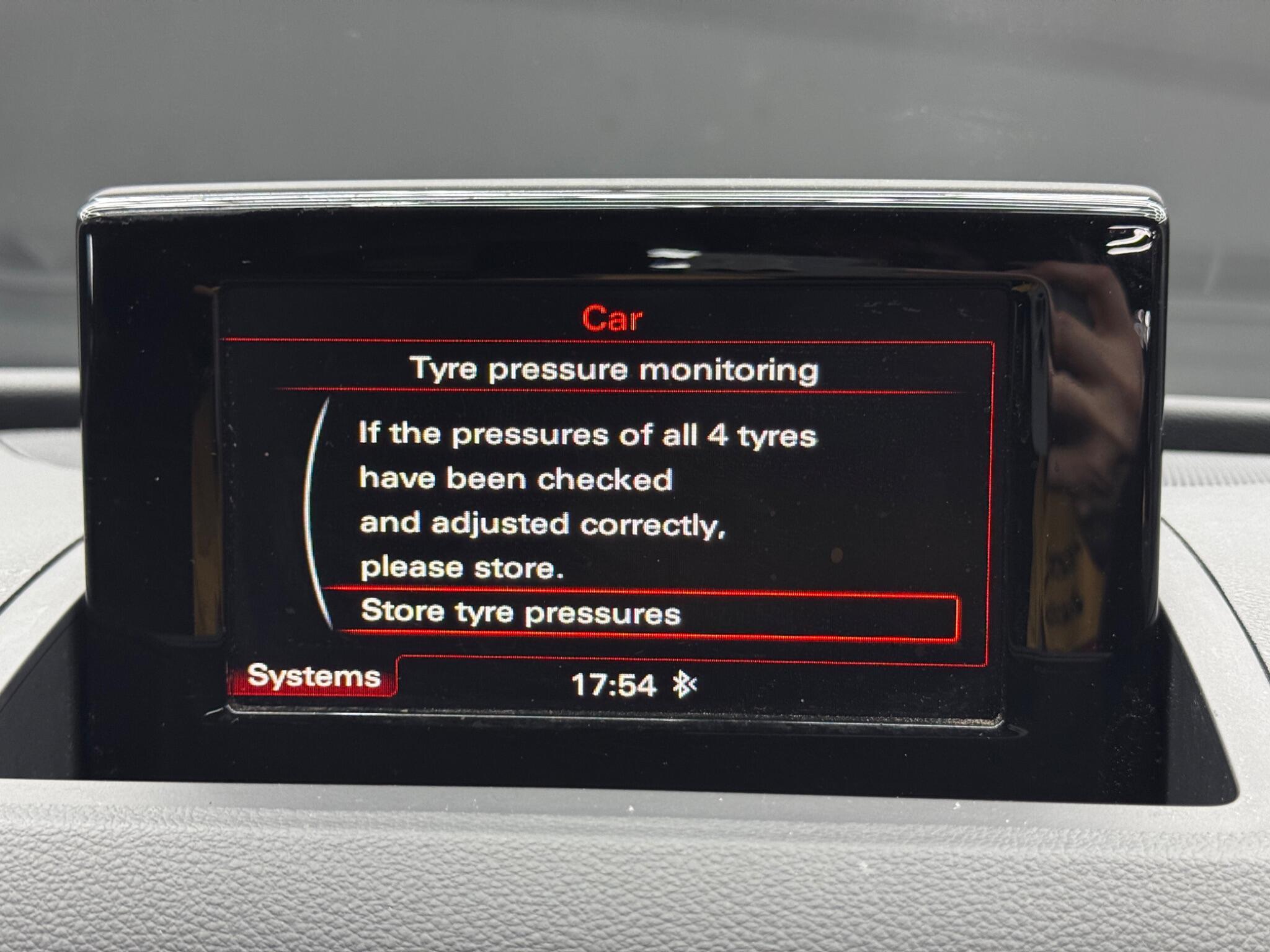 Audi Q3 - Image 33