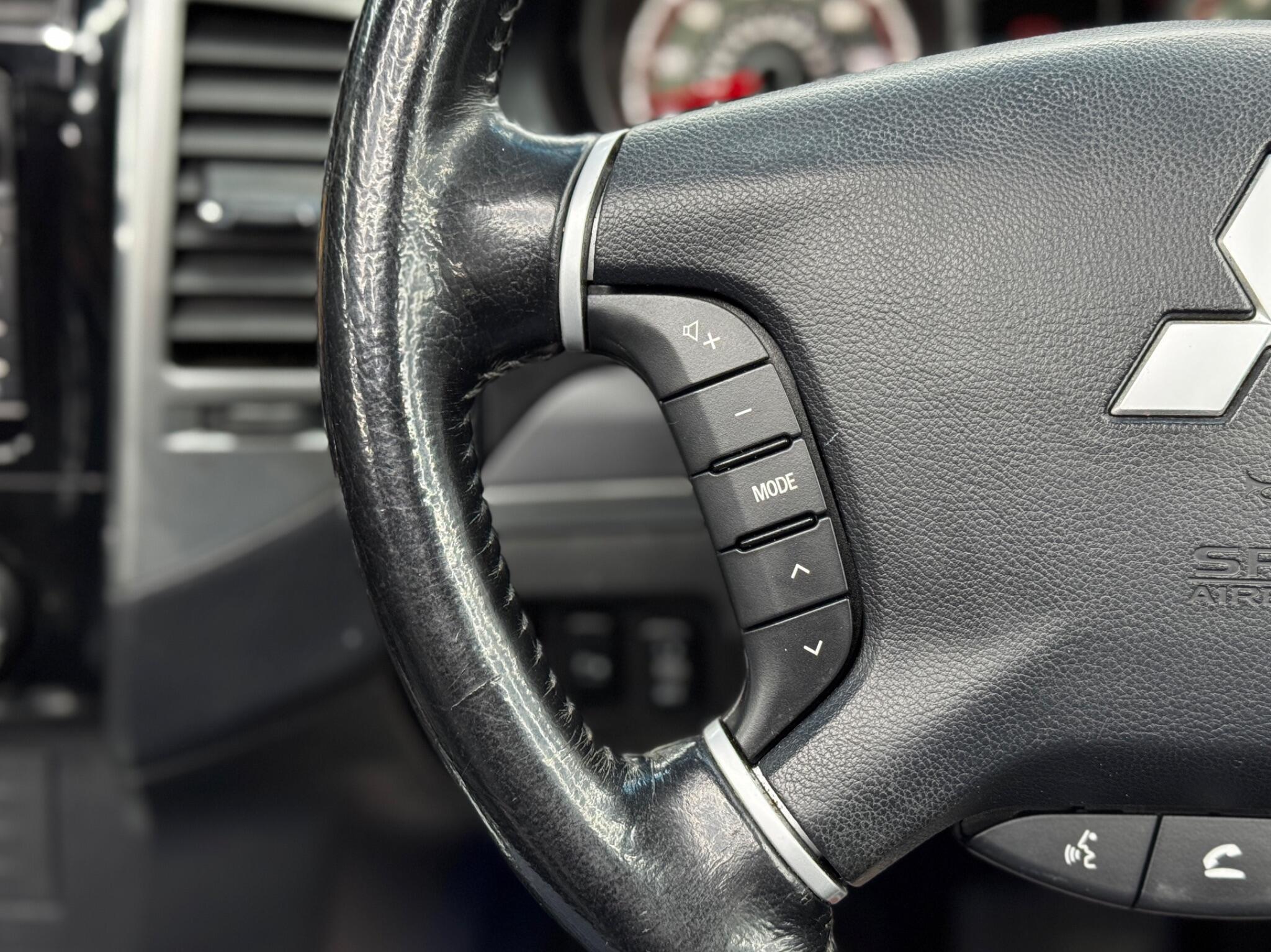 Mitsubishi Shogun - Image 21