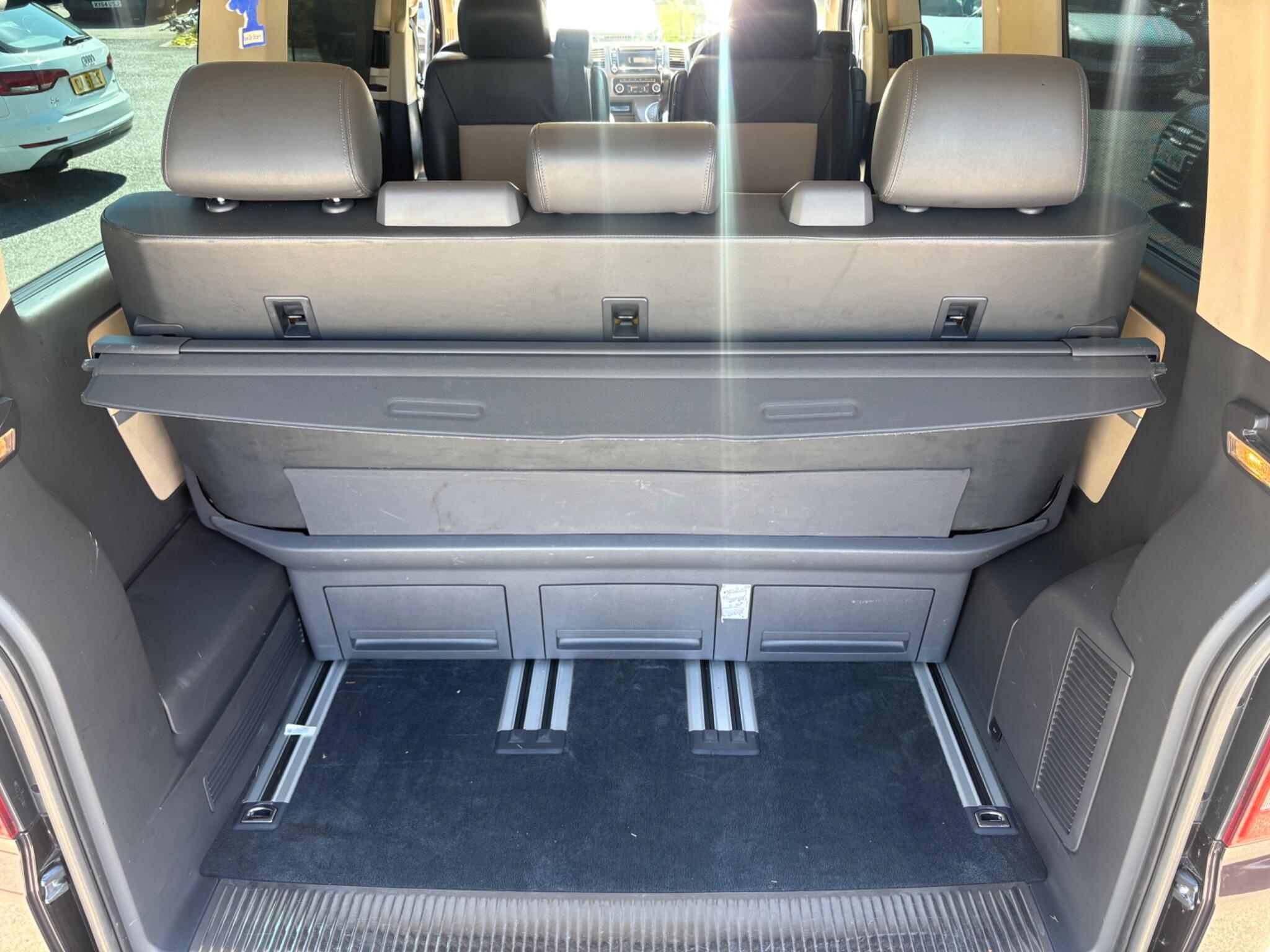 Volkswagen CARAVELLE - Image 17