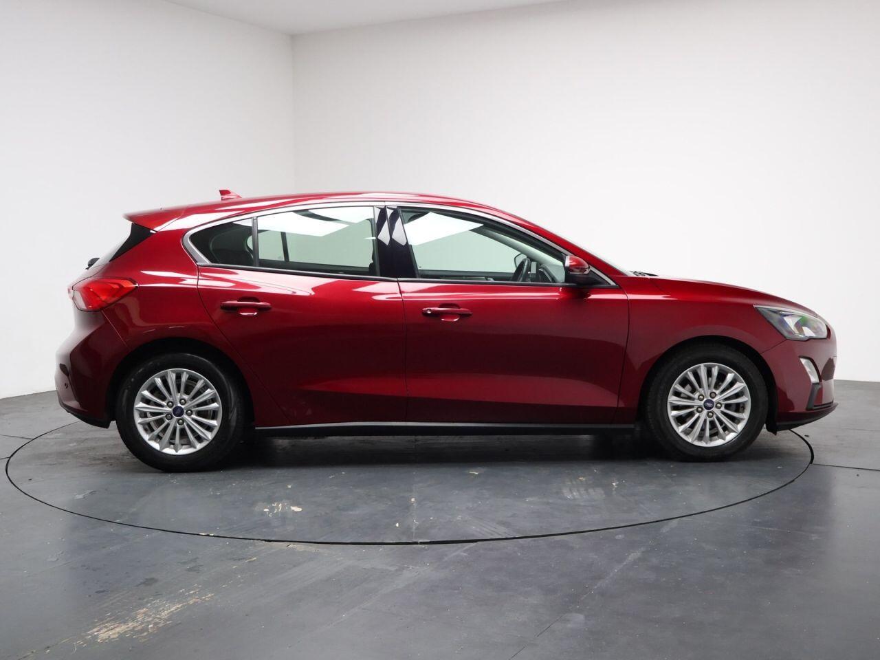 Ford Focus - Image 15