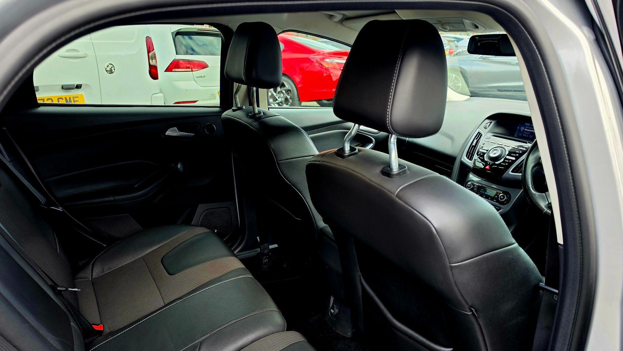 Ford Focus - Image 18