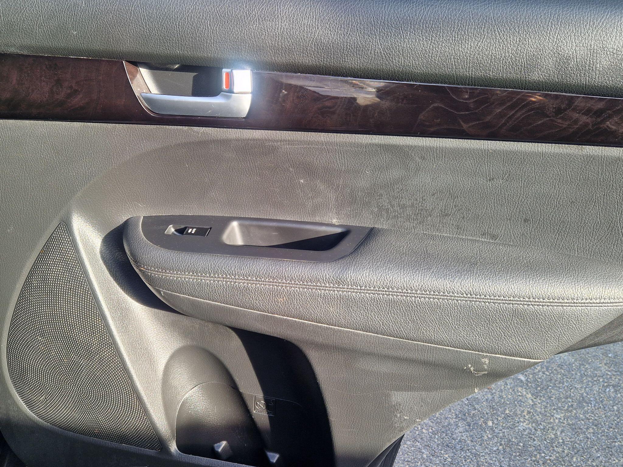 Kia Sorento - Image 35