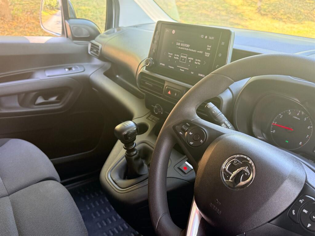 Vauxhall Combo - Image 17