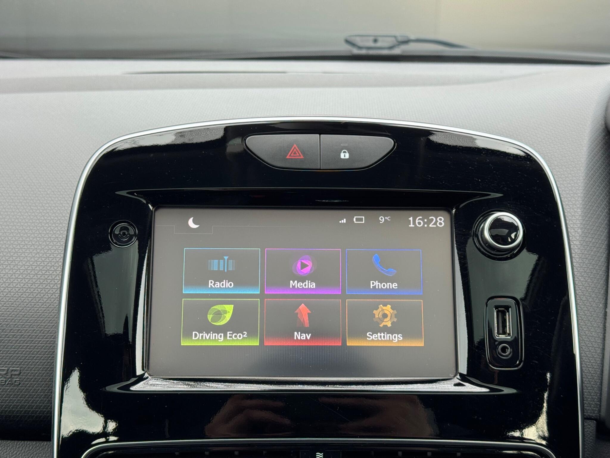 Renault Clio - Image 44