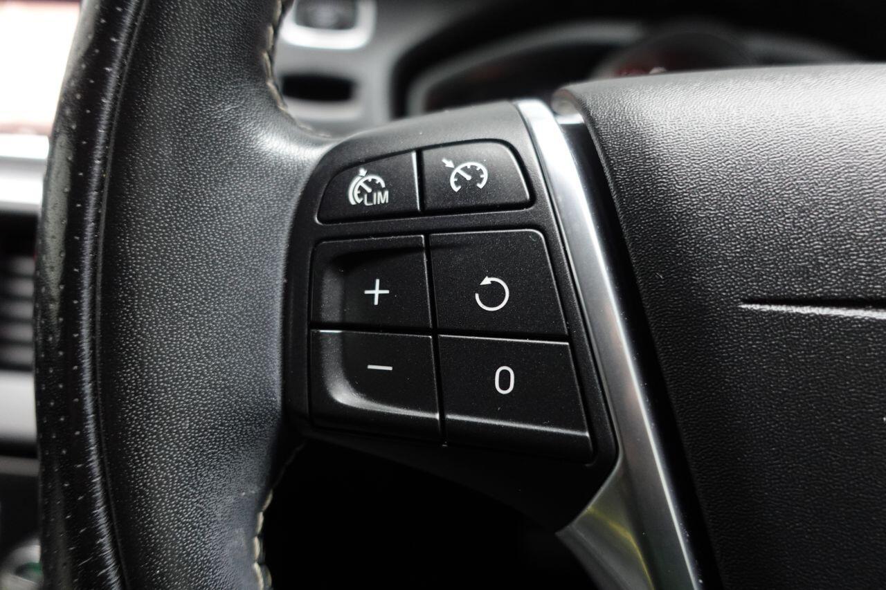 Volvo V40 - Image 30